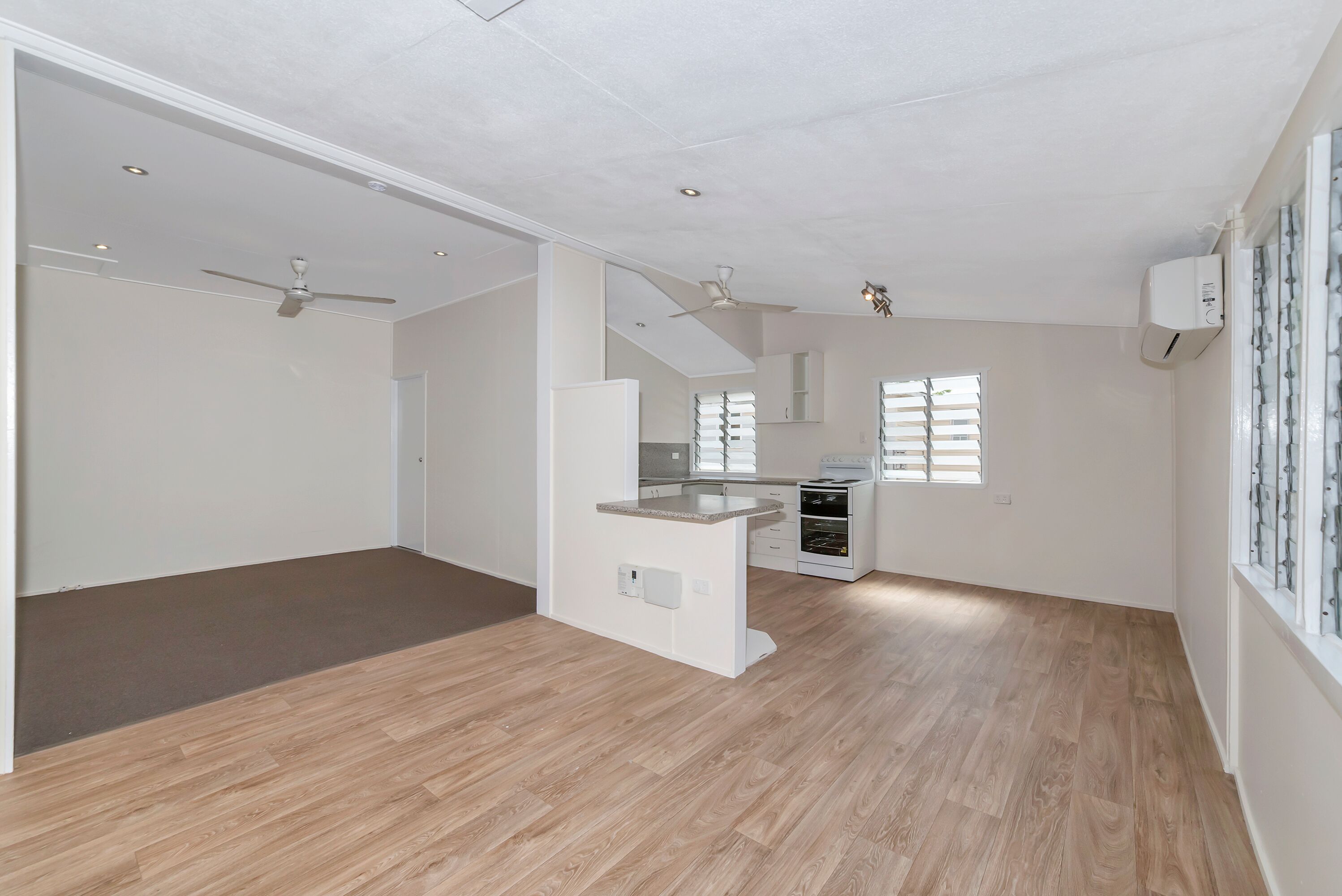 1/128 Kings Road, Hyde Park, QLD 4812