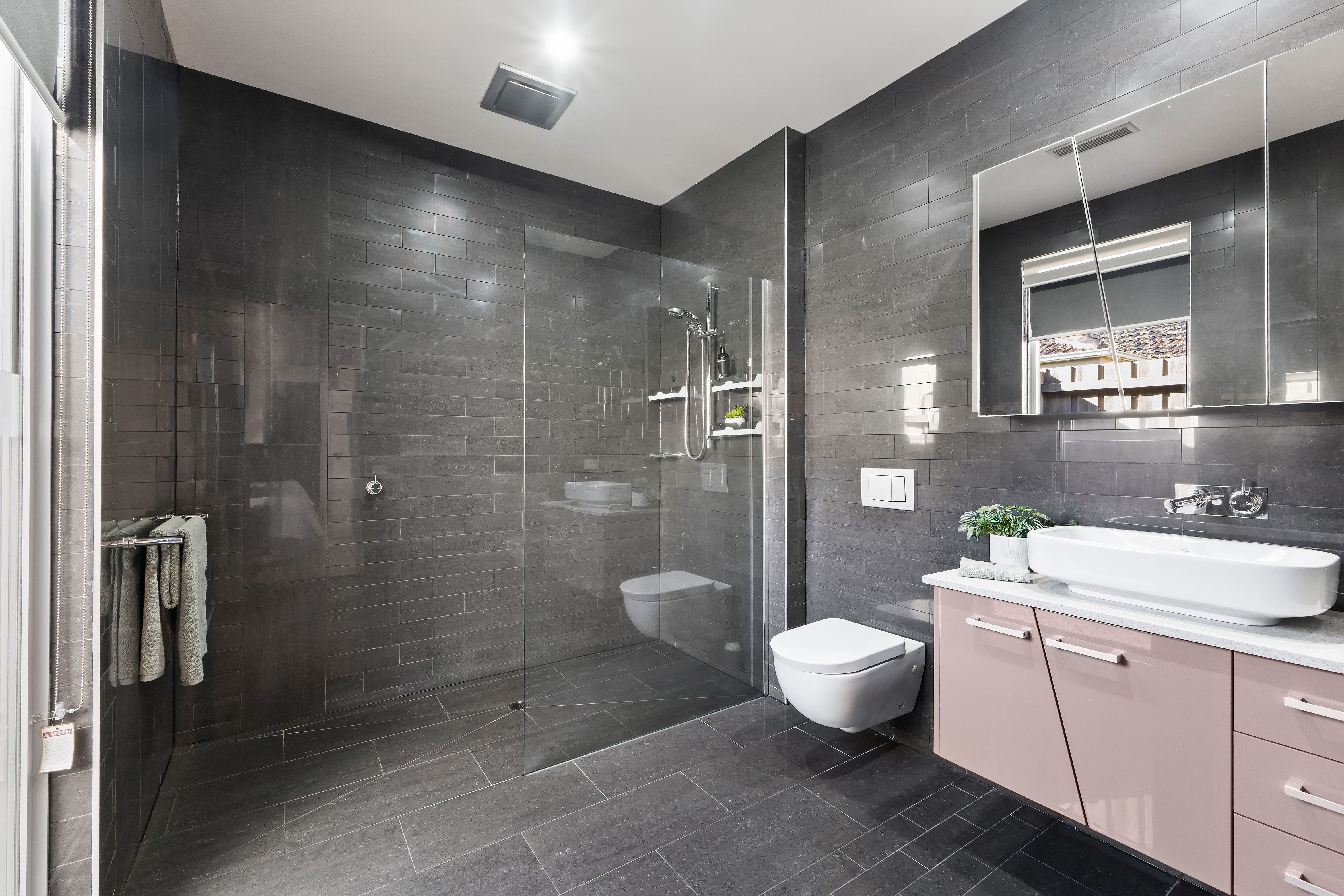 39 Palm Beach Crescent — photo 9 of 10