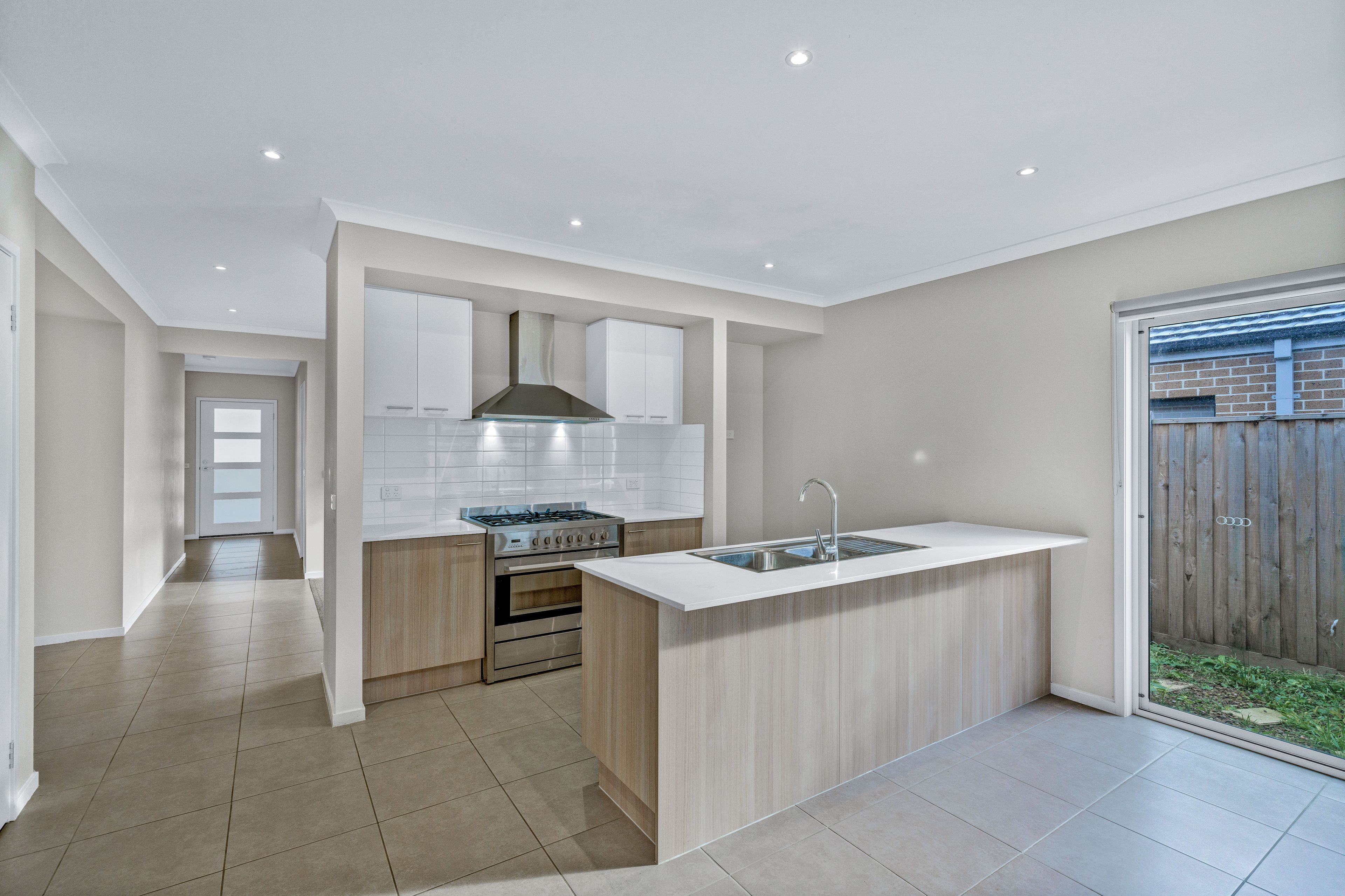 16 Athletic Circuit, Clyde, VIC 3978