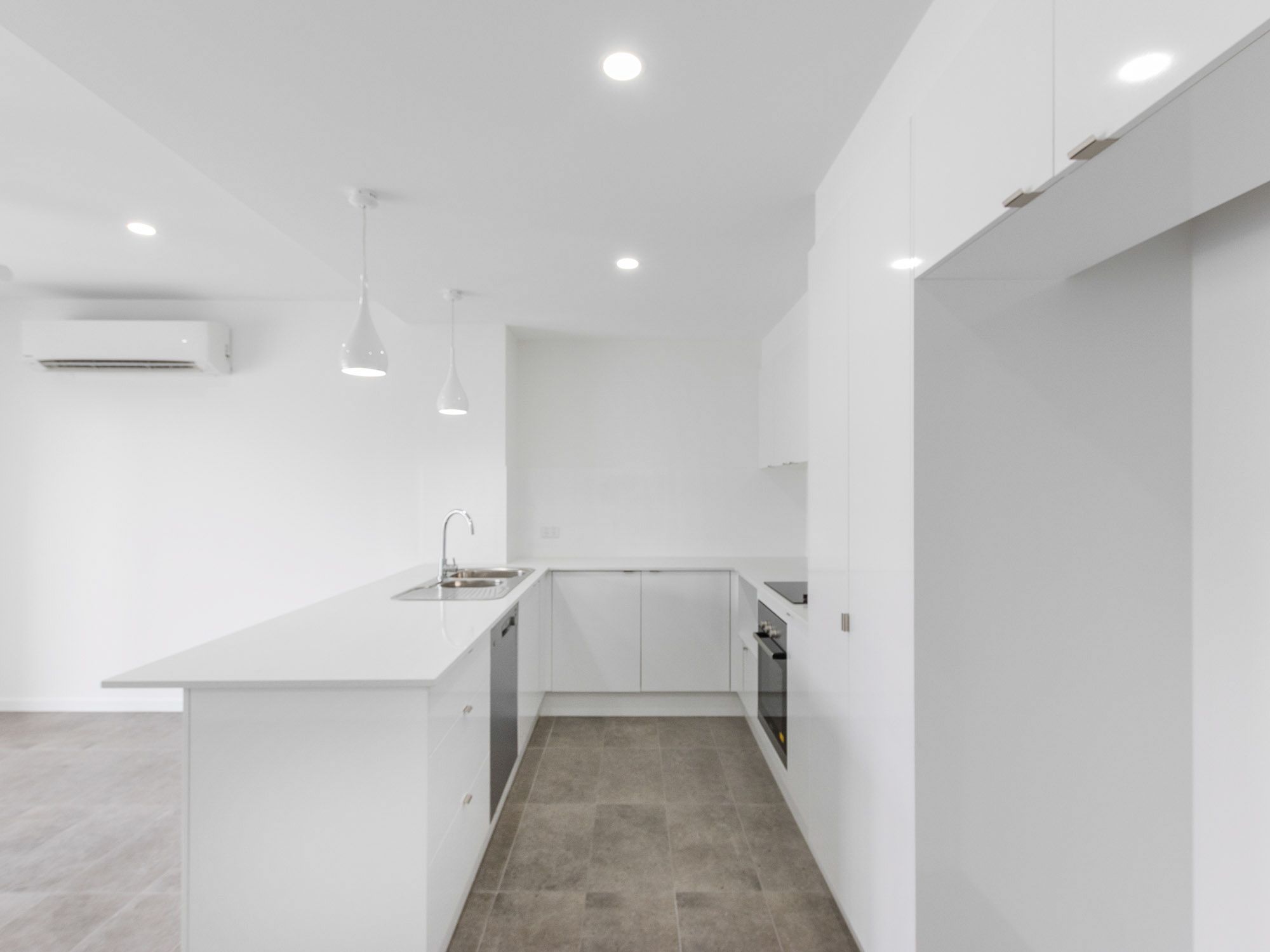 2/76 Dickenson Street, Carina, QLD 4152
