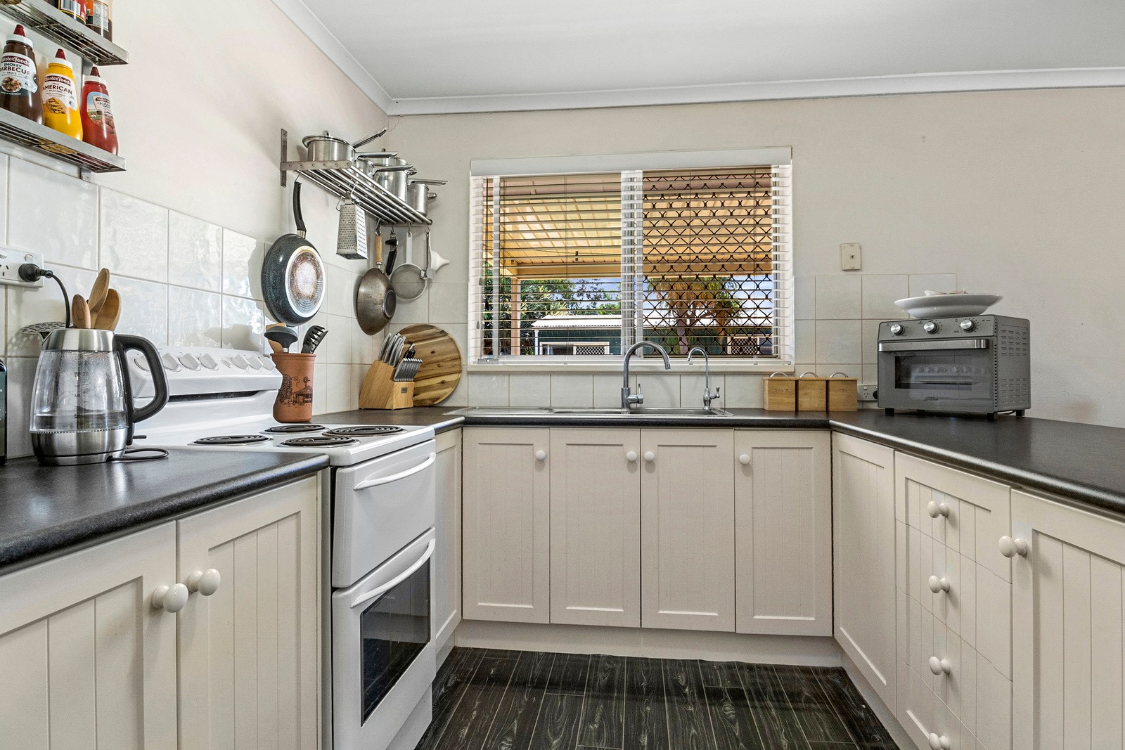 27 Quinliven Road, Port Willunga, SA 5173