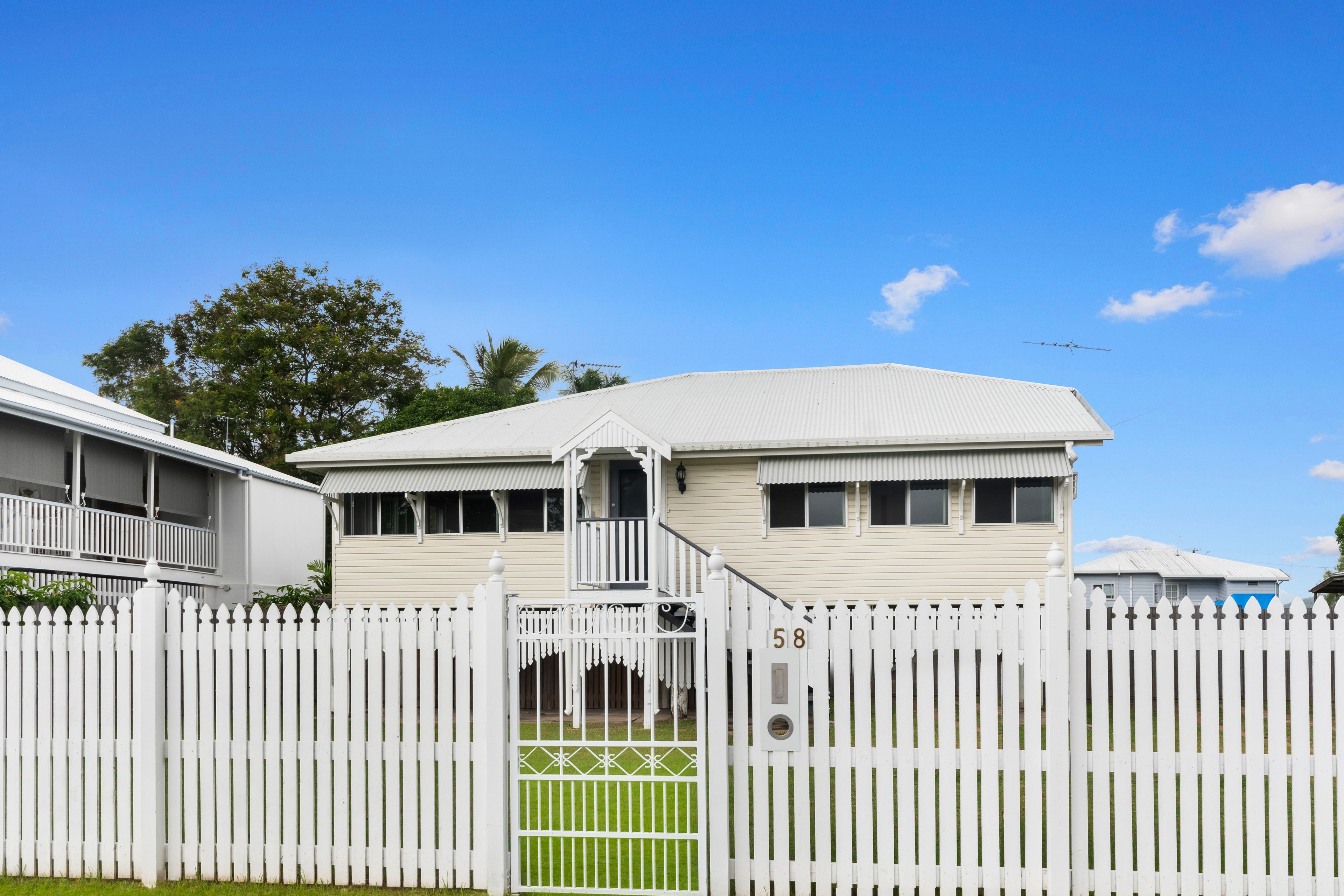 58 Queens Road, Hermit Park, QLD 4812