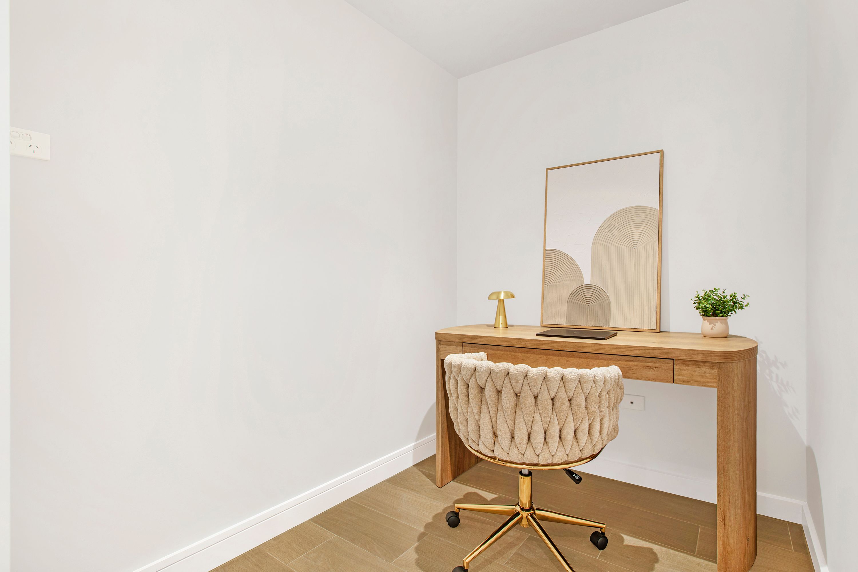 210/22 John Street — photo 10 of 12