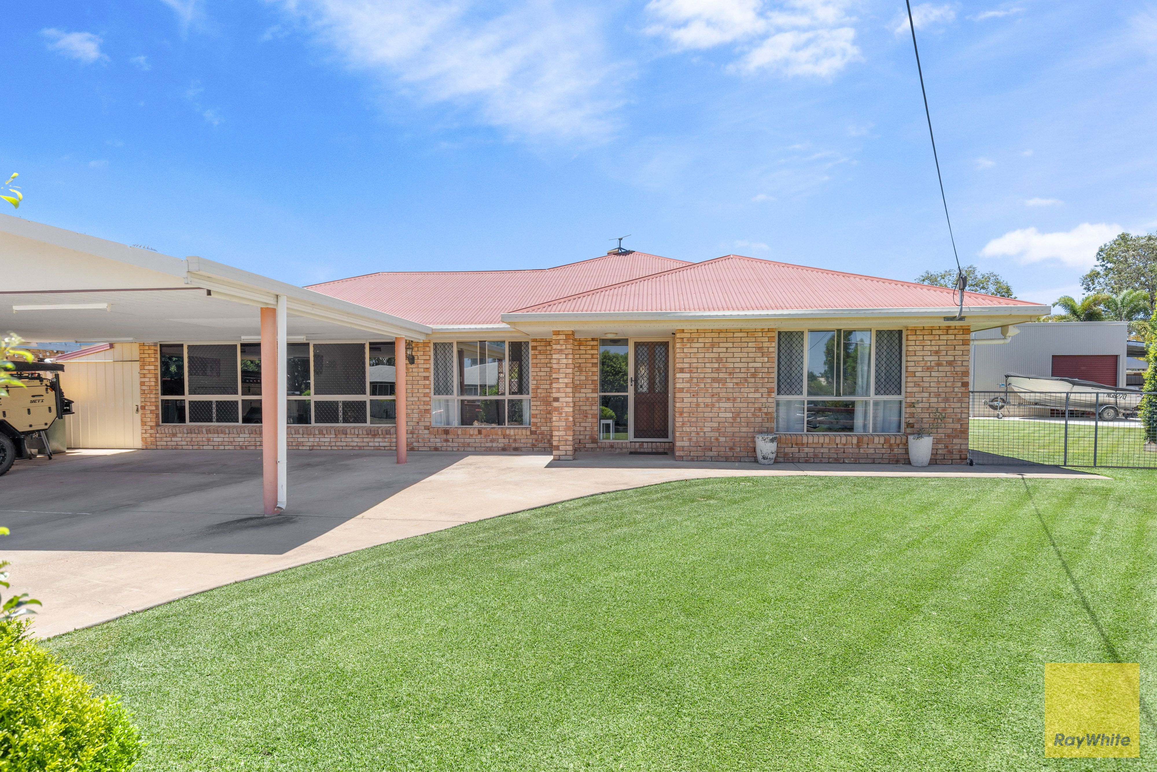 34 Cowan Crescent, Emerald QLD 4720