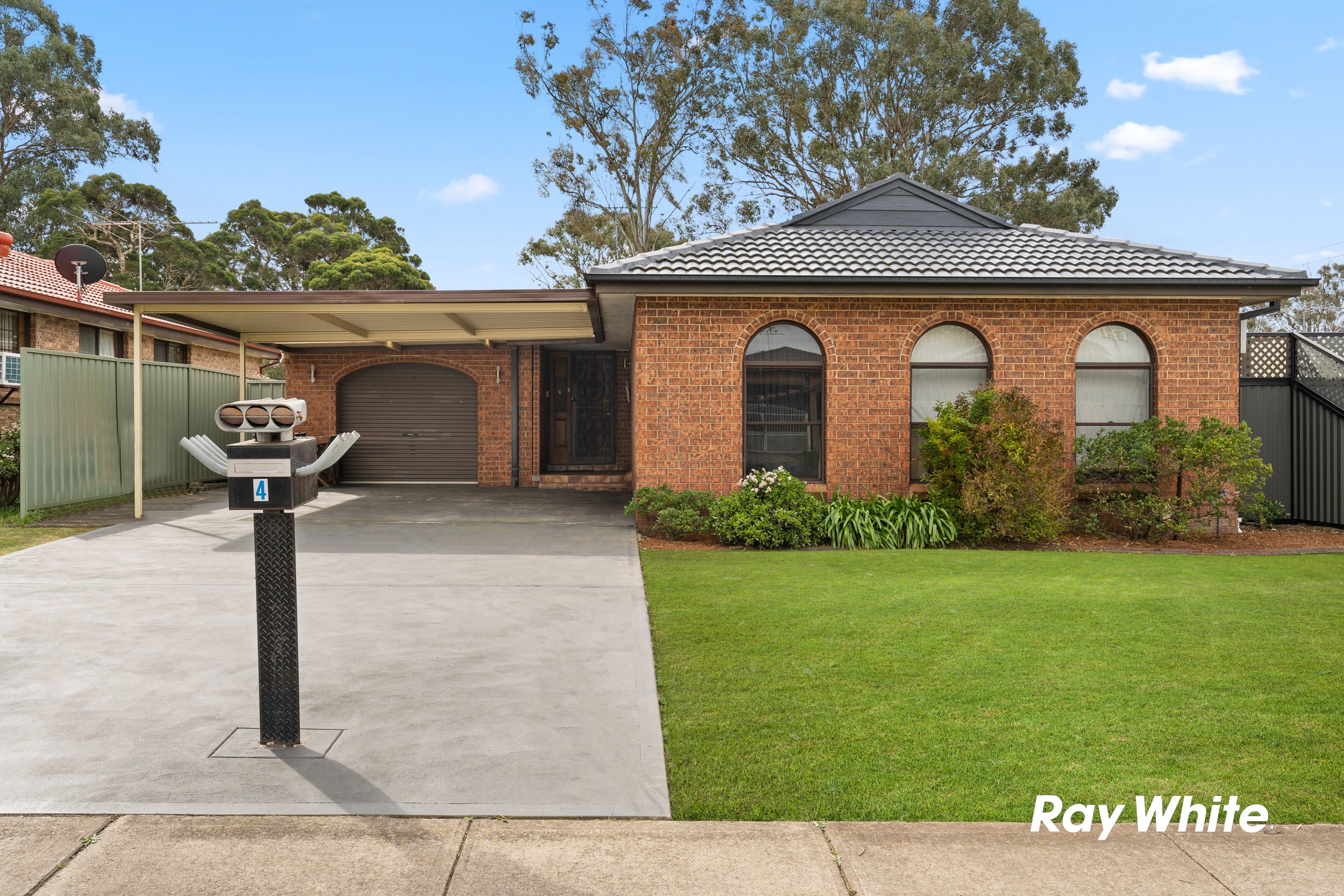 4 Hoyle Drive, Dean Park NSW 2761