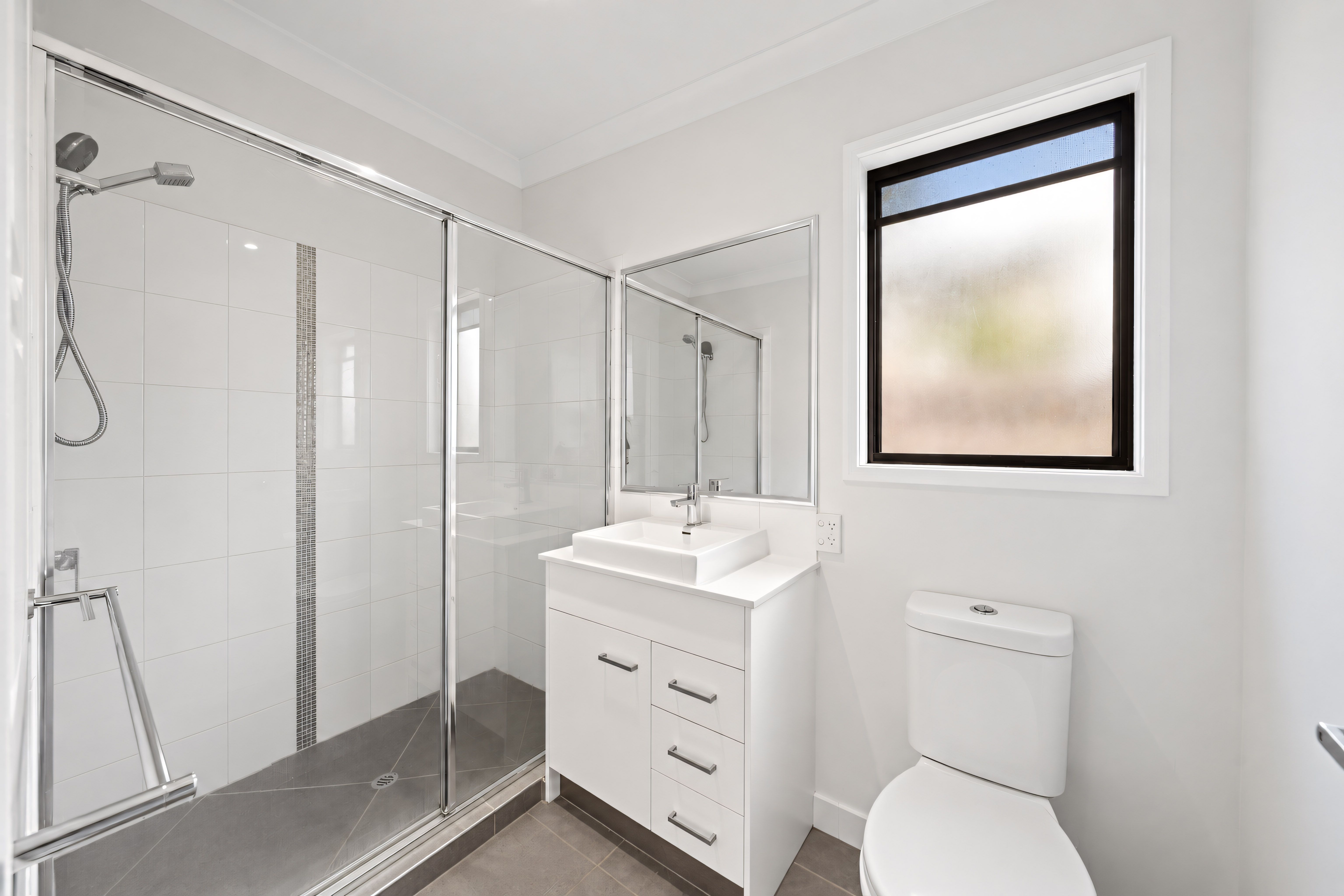 108 Huntley Crescent — photo 7 of 12