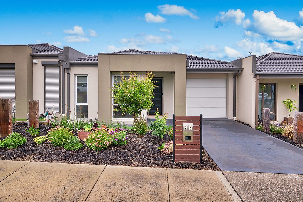 25 Royal St Georges Chase, Botanic Ridge, VIC 3977 - Leased House - Ray ...