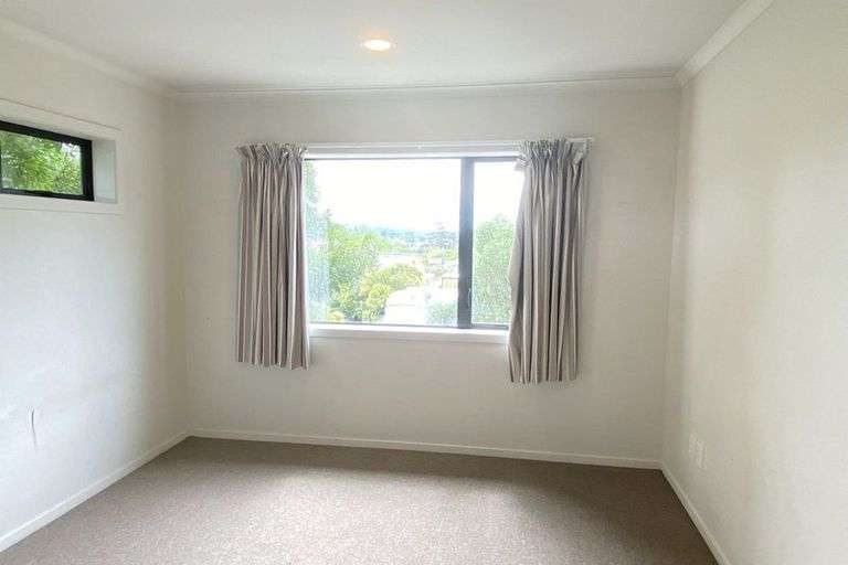 2/2 Swan Hill Drive photo 9