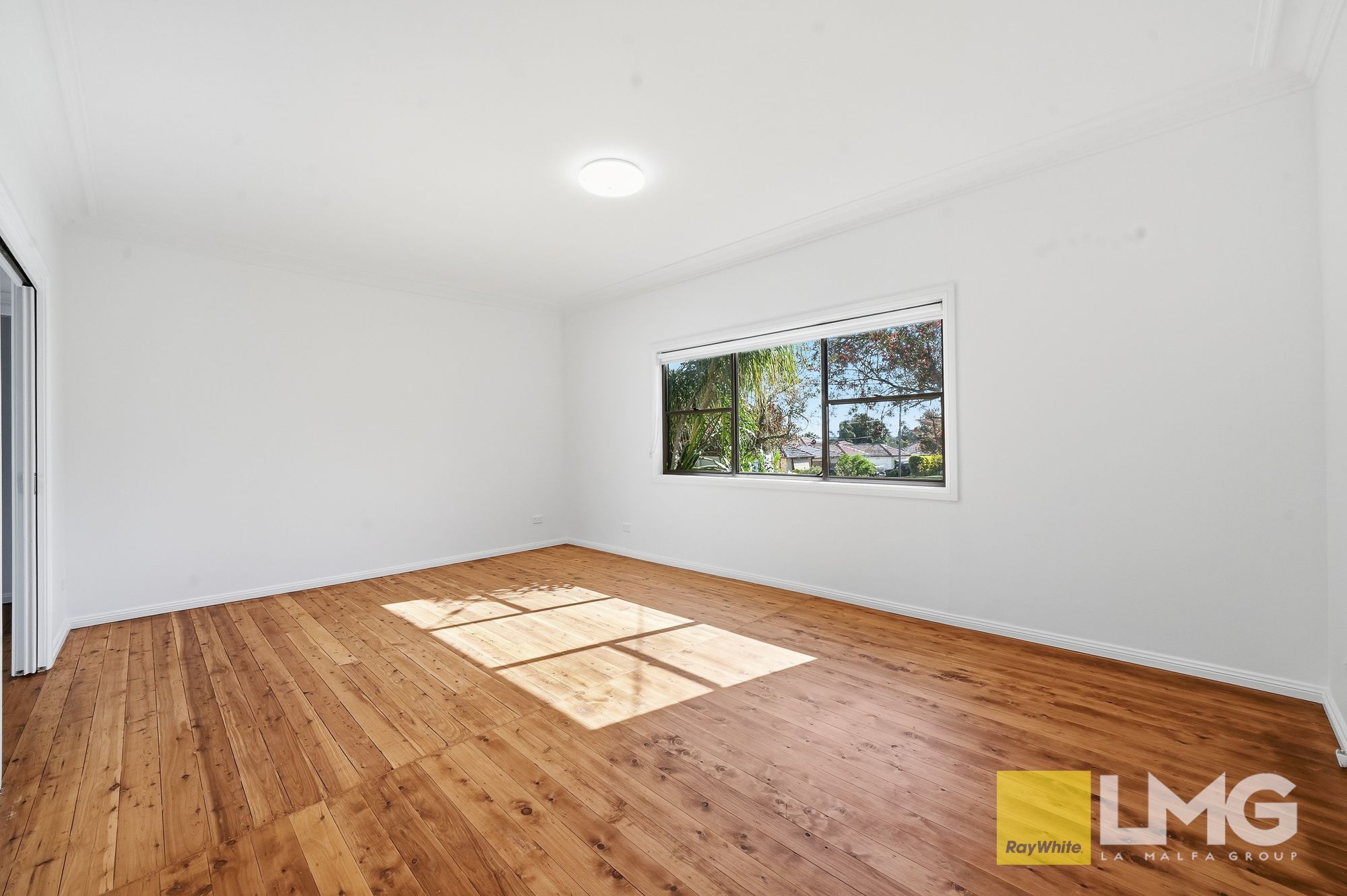 6A Dempster Crescent — photo 8 of 25