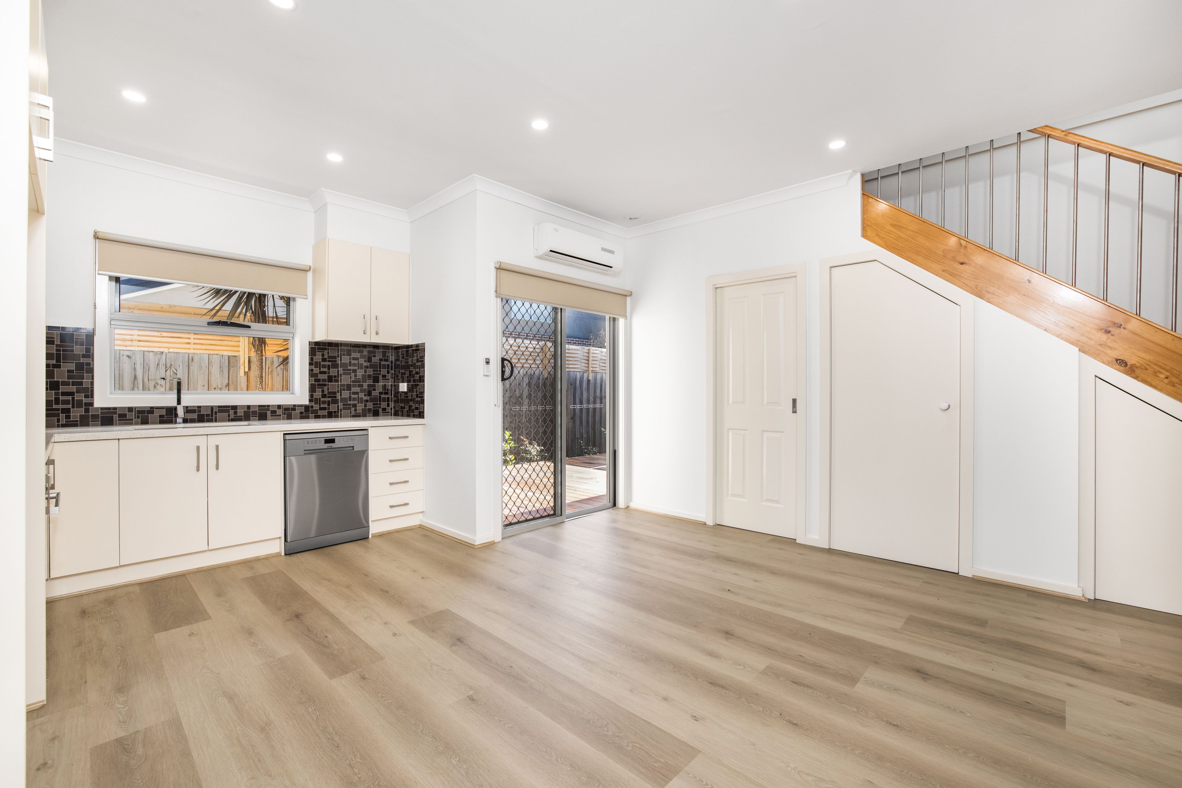 2/5 Elsey Road, Reservoir, VIC 3073