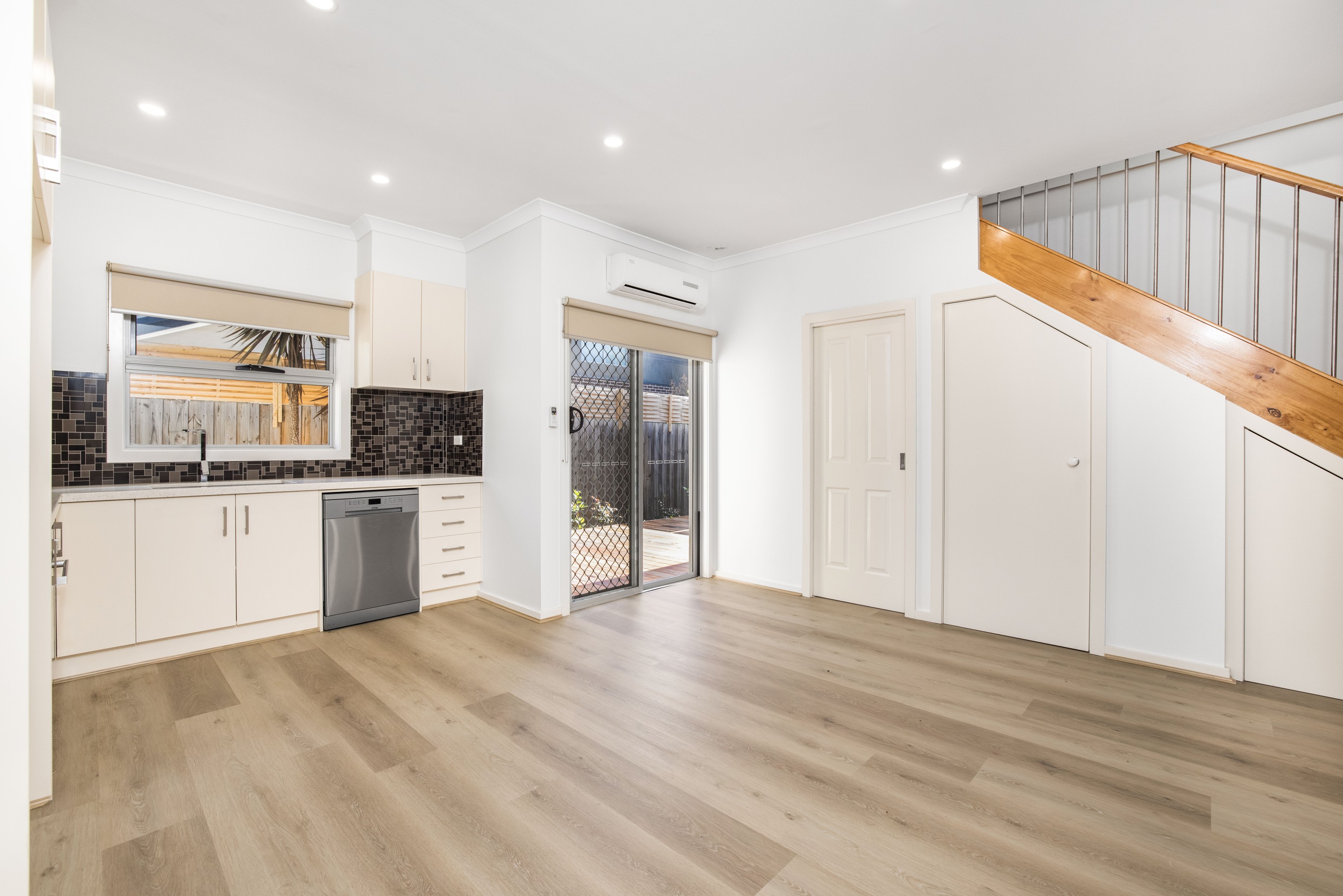 2/5 Elsey Road, Reservoir, VIC 3073