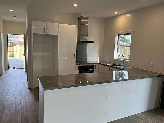 4 Wanaka Place photo 3