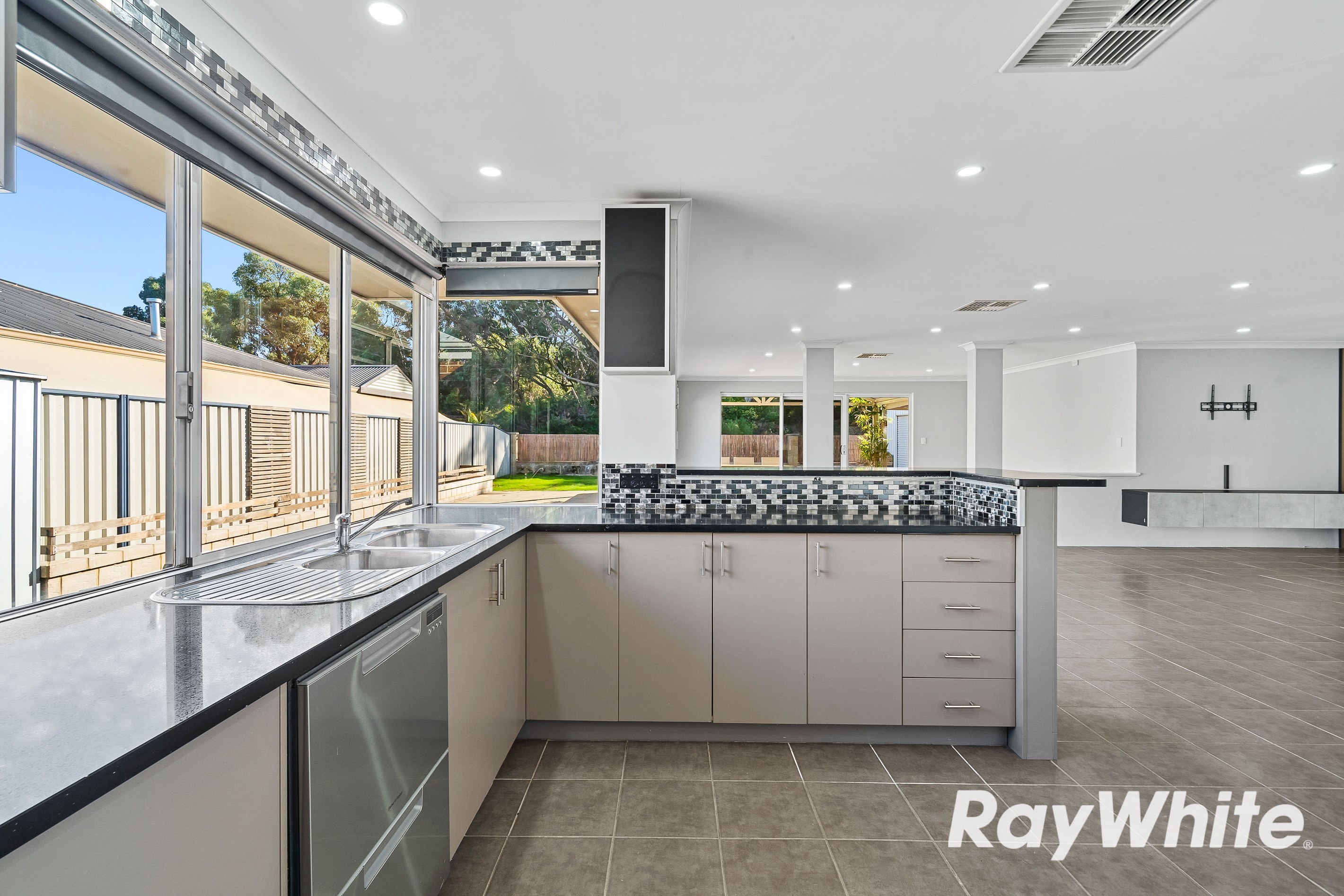 83 Meadow Springs Drive, Meadow Springs, WA 6210