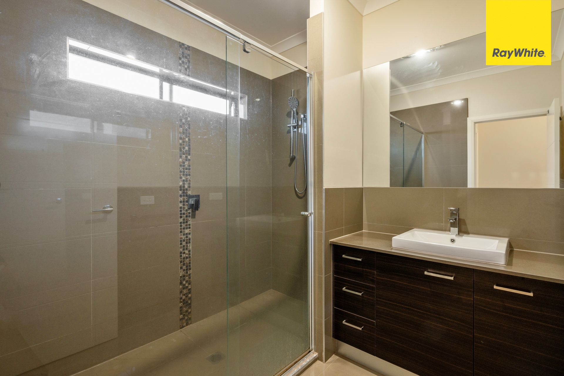 14 Leyana Crescent — photo 11 of 13
