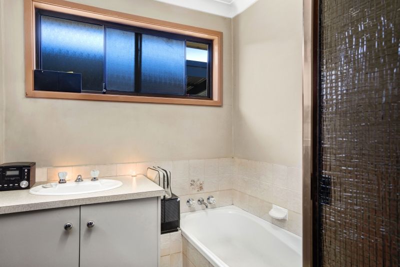 8 Mcleod Avenue, Metford, NSW 2323