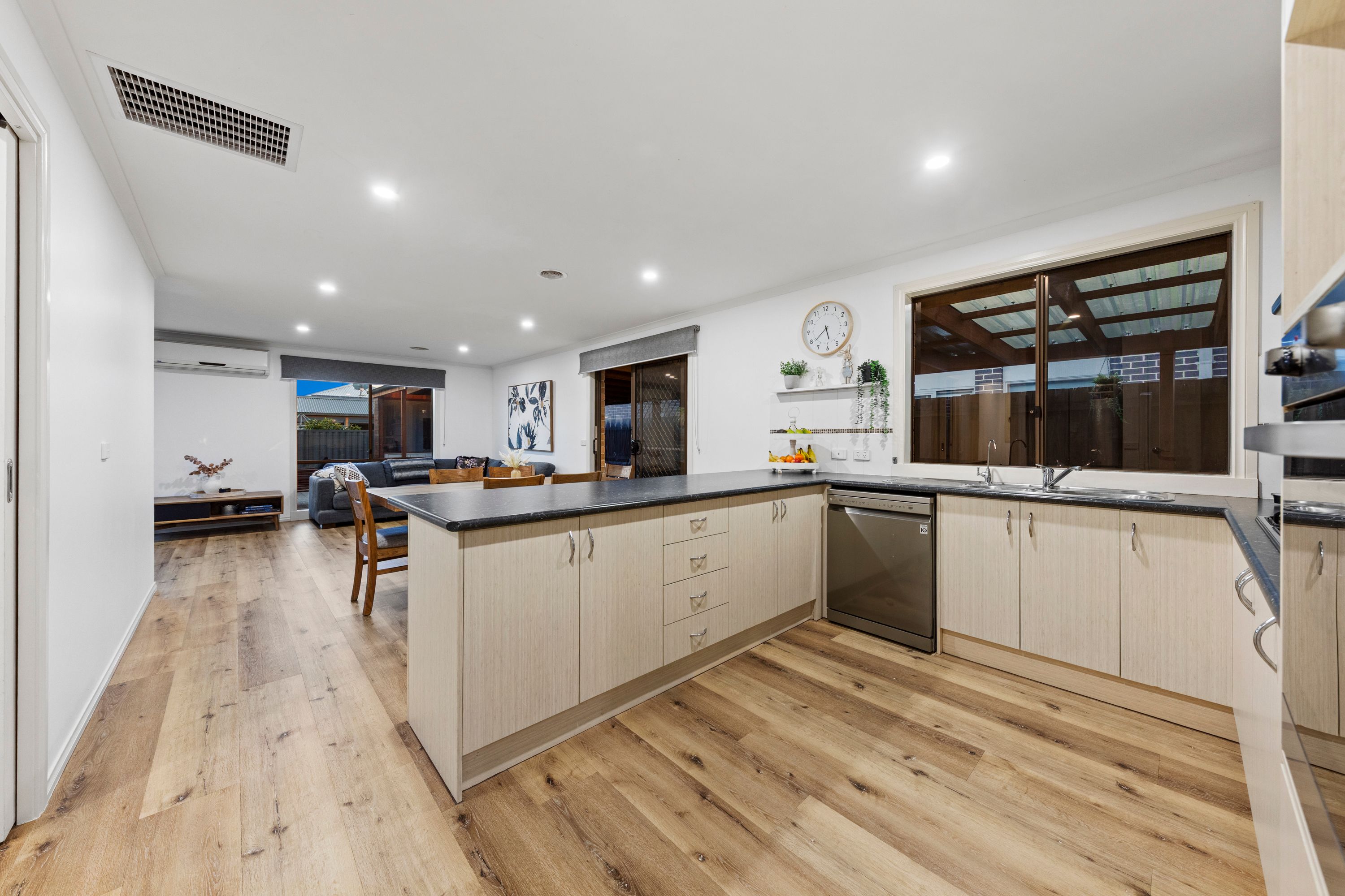 83 Melissa Way — photo 4 of 30