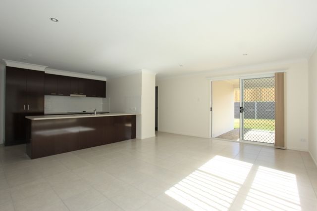 10 Bowerbird Crescent, Dakabin, QLD 4503