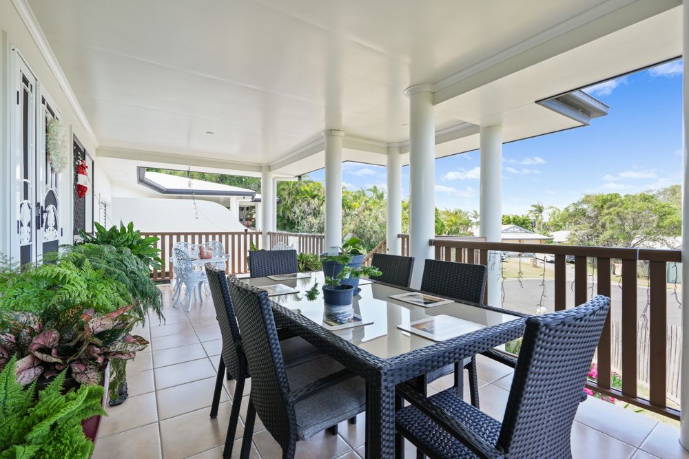5 Tinaroo Court, Clinton QLD 4680