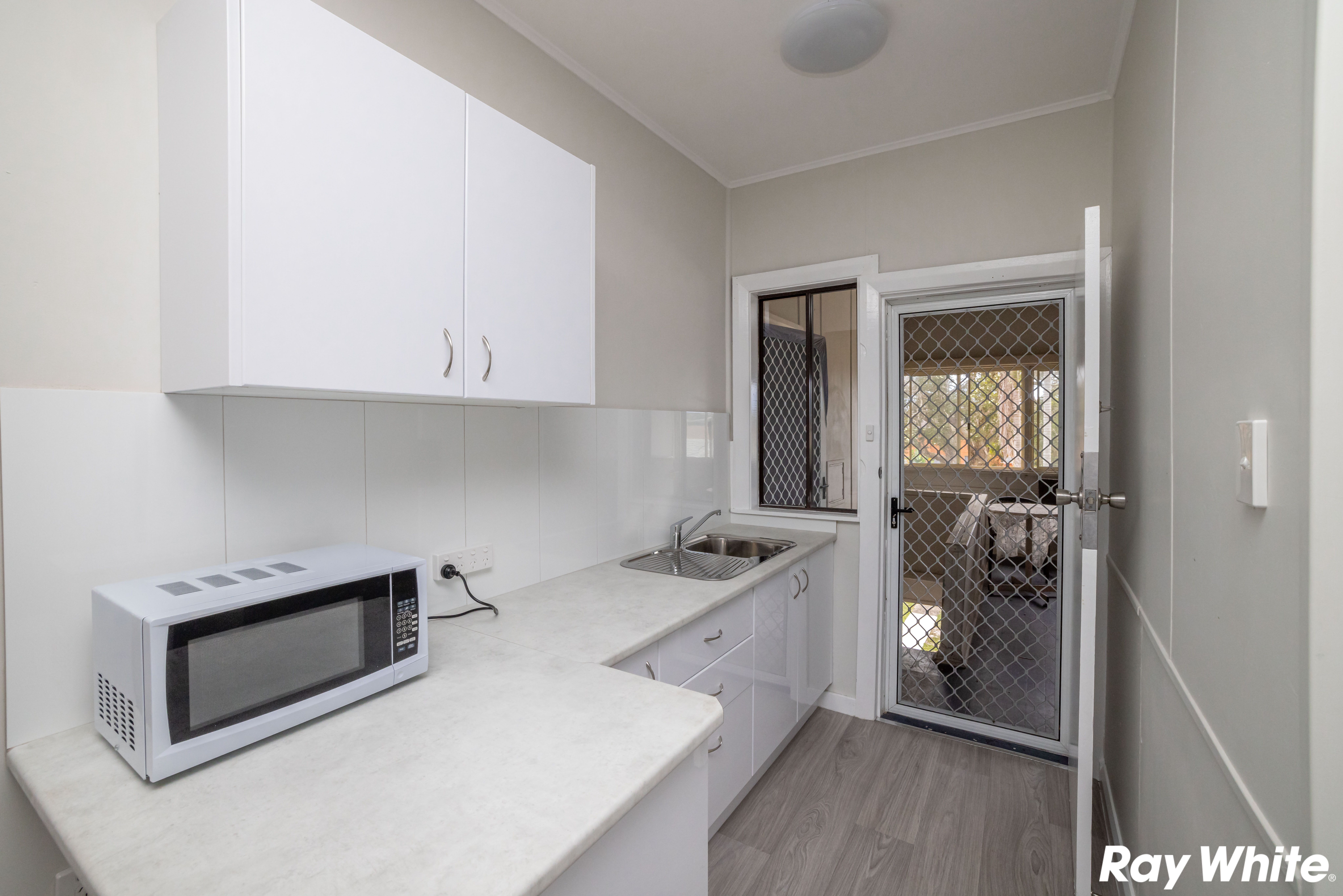 16 & 18 MacIntosh Street — photo 8 of 10