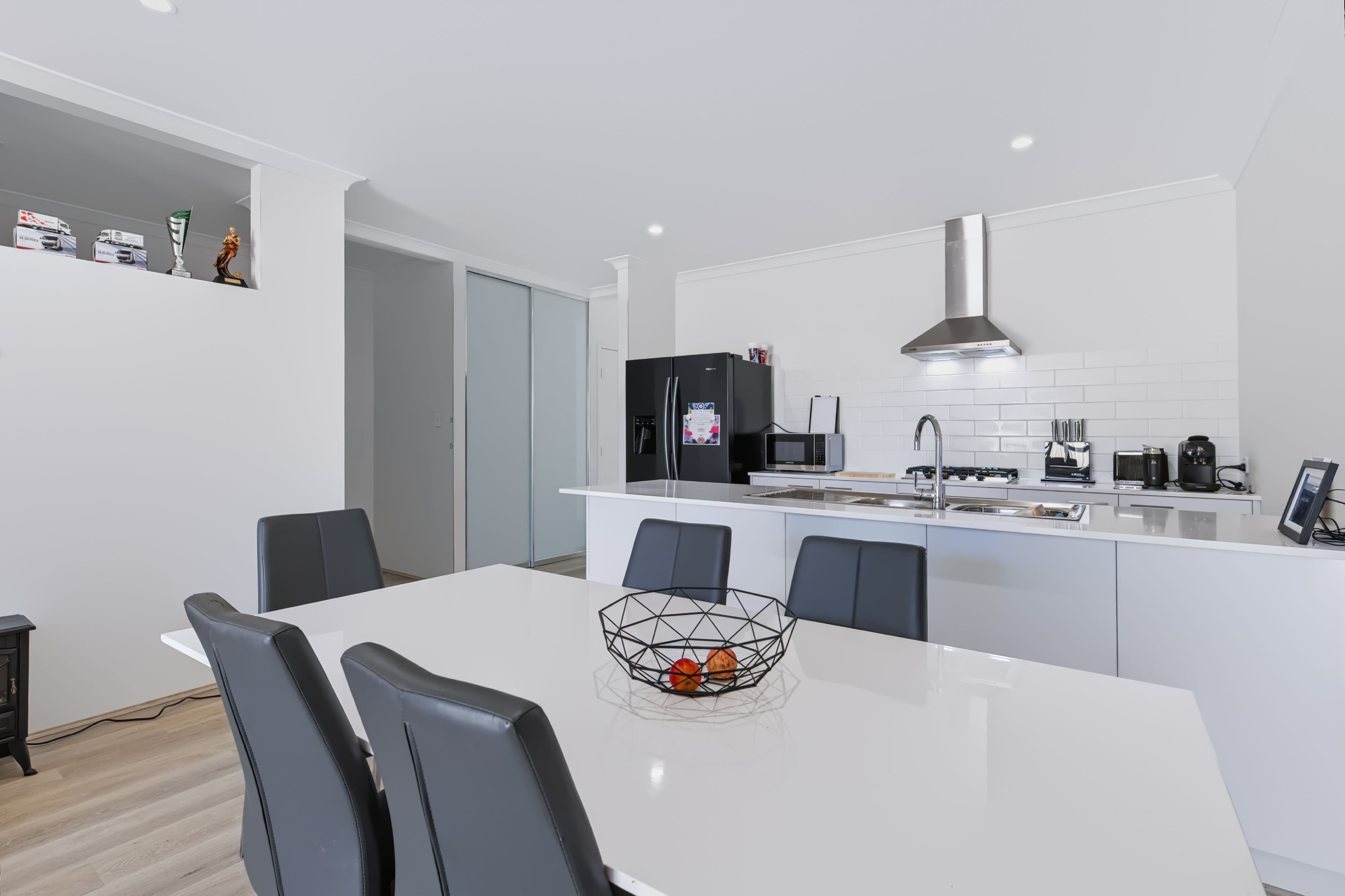 26 Camargue Street — photo 3 of 15