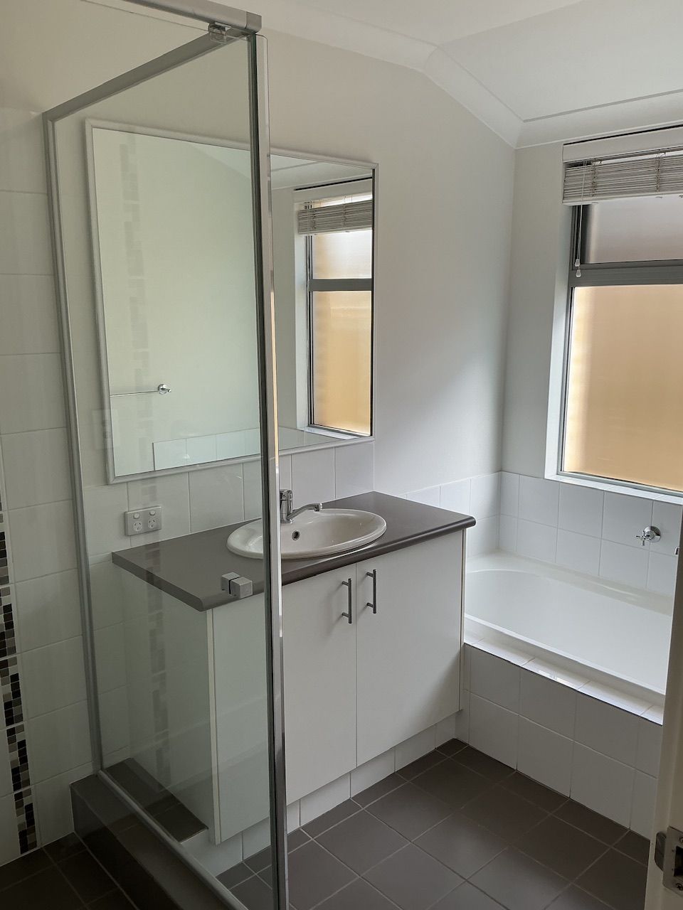 FANTASTIC INVESTMENT OPPRTUNITY IN PERFECT LOCATION — photo 8 of 17