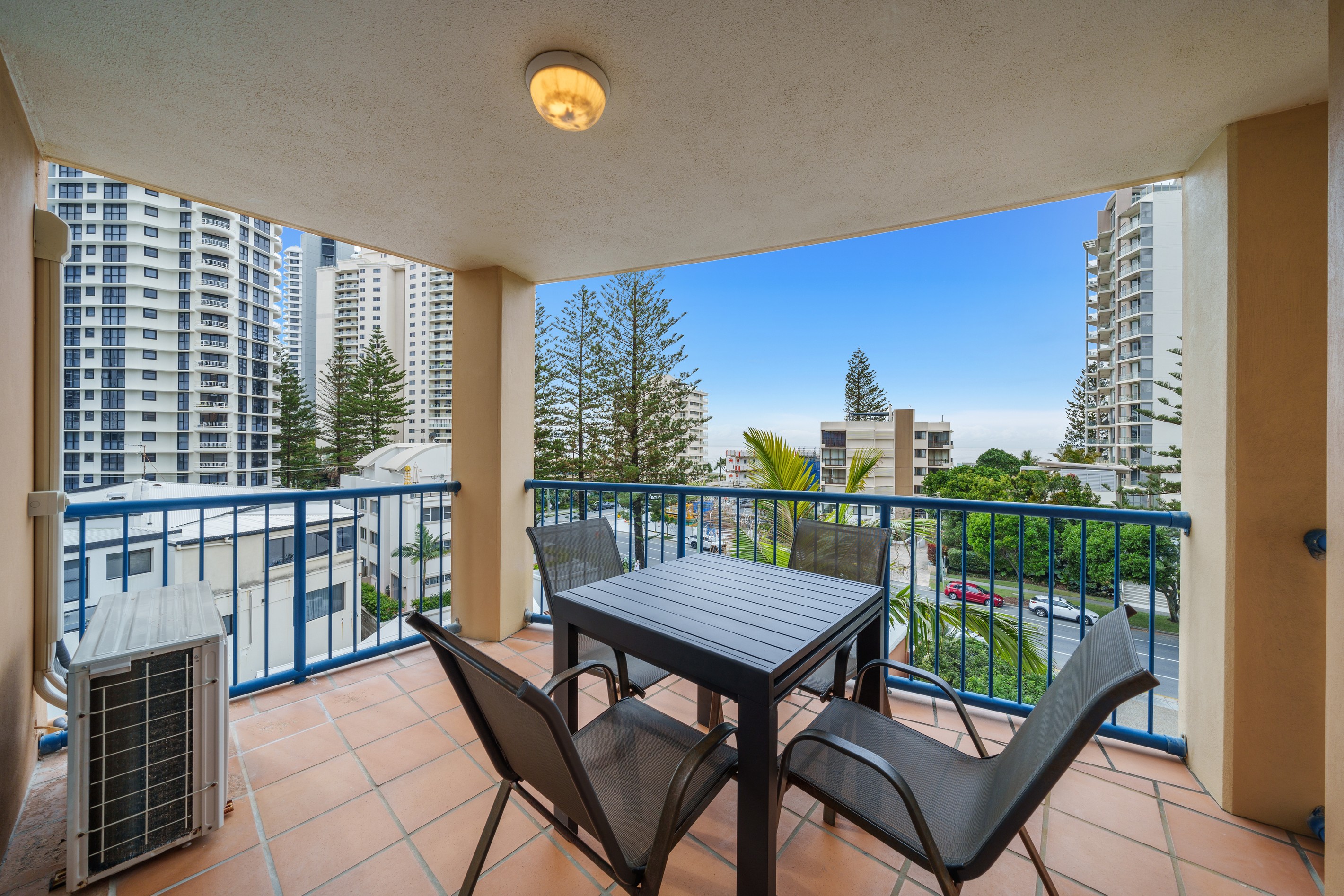 18/93 Old Burleigh Road, Broadbeach, QLD 4218