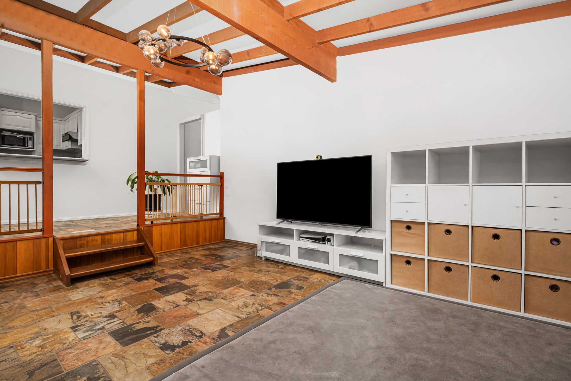 39 Kenny Avenue — photo 4 of 12