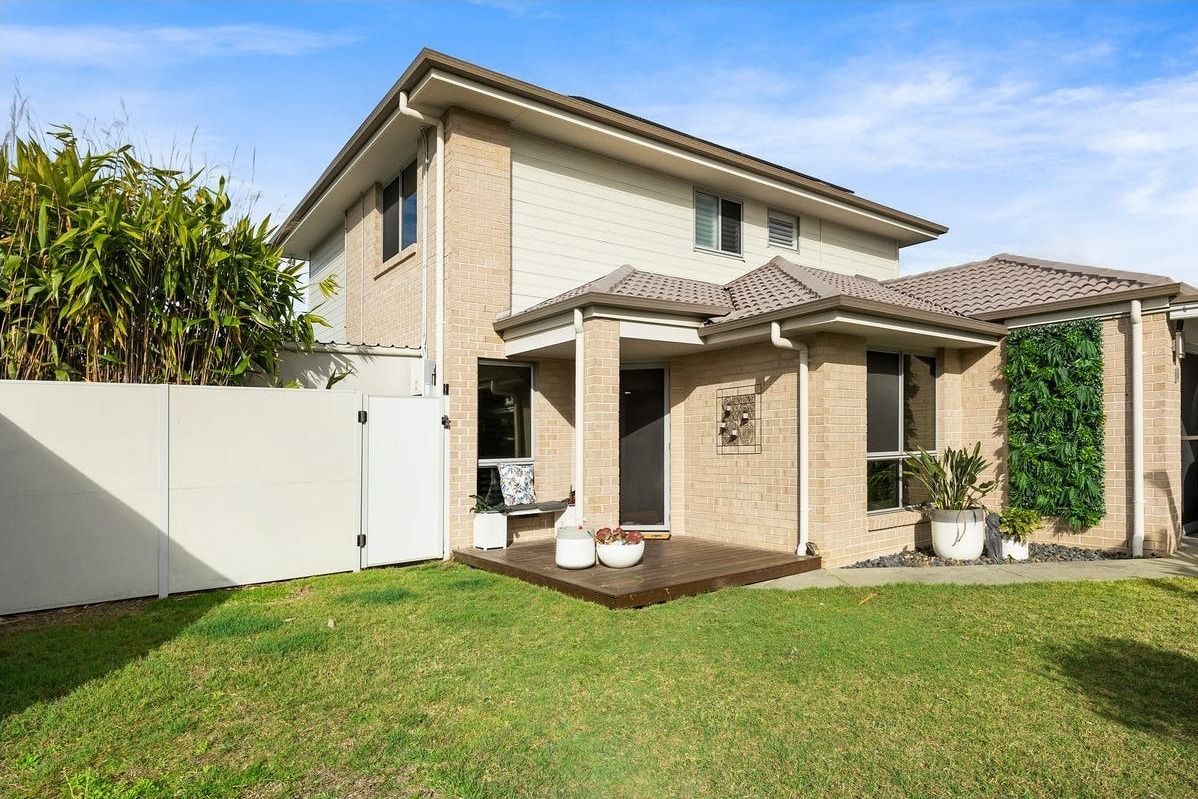 8 Resi Drive, Regents Park, QLD 4118