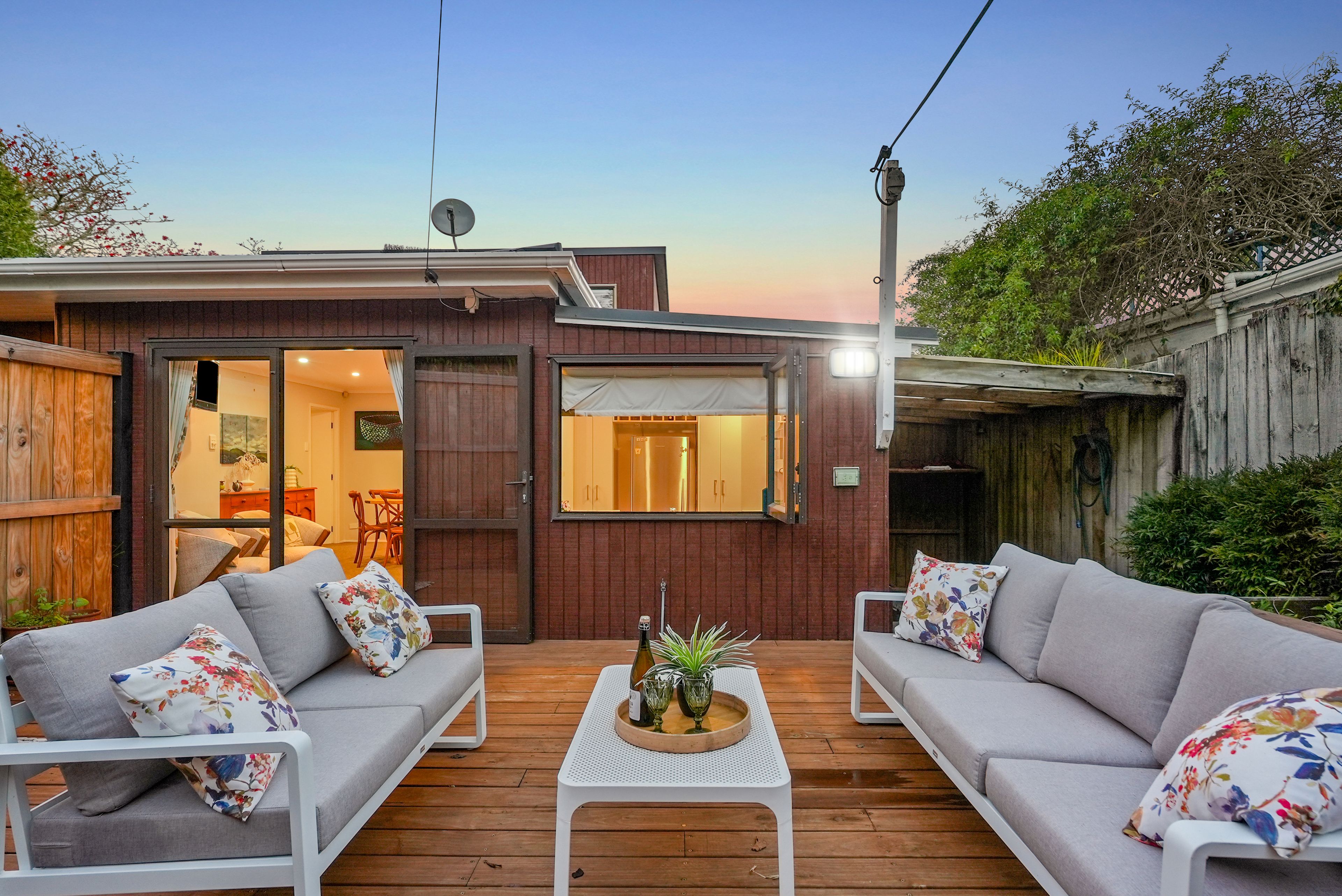 504 Beach Road, Murrays Bay, North Shore City