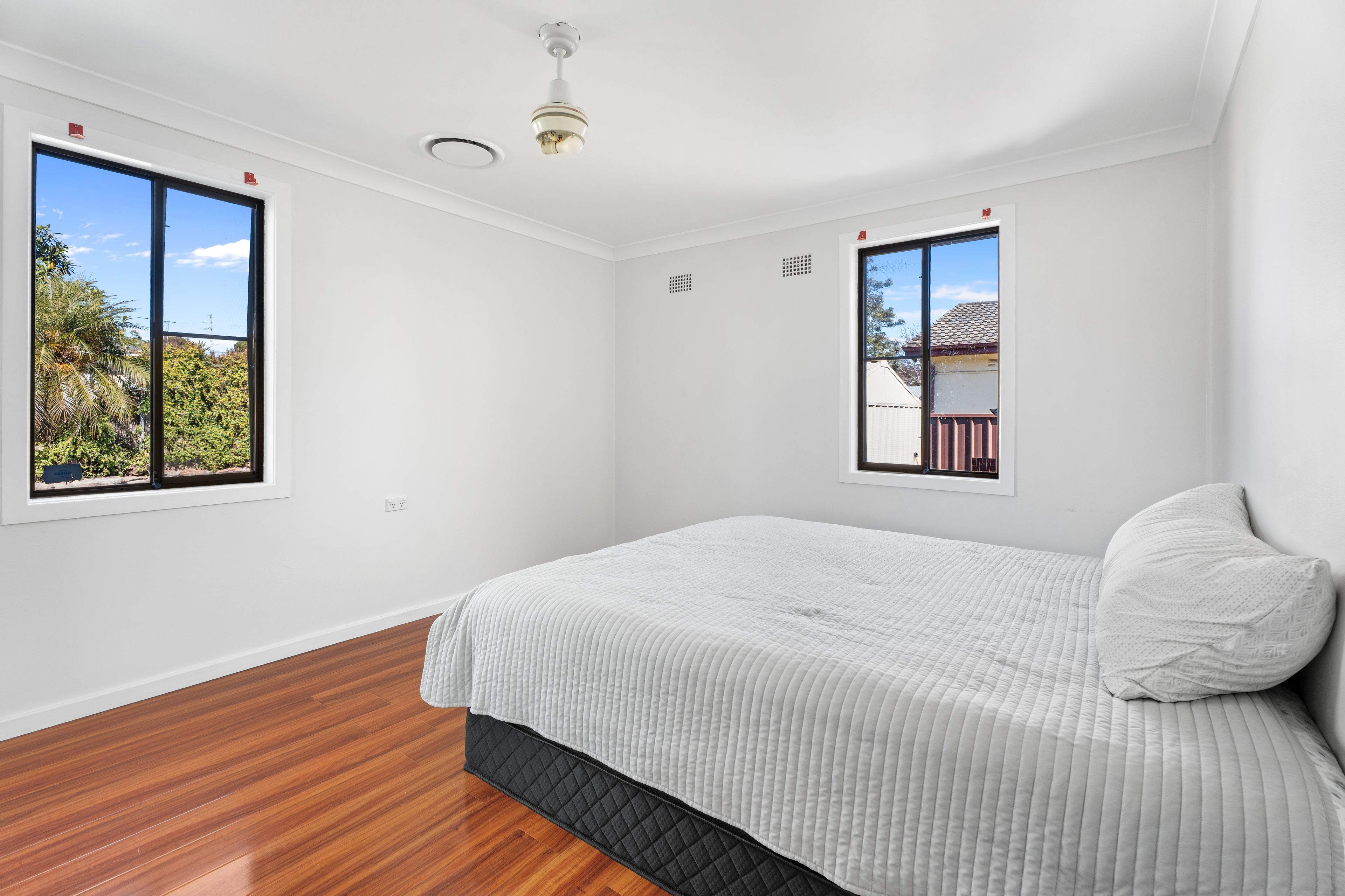 31 Riddell Crescent — photo 8 of 22