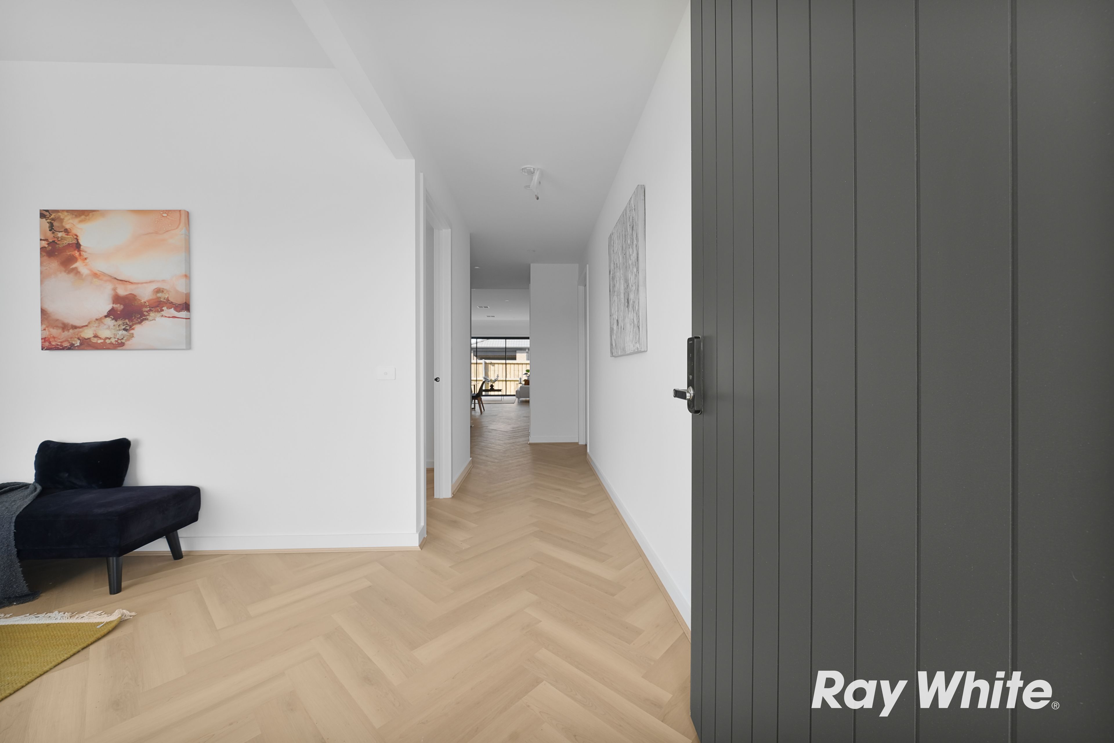 41 Batehaven Crescent — photo 2 of 21