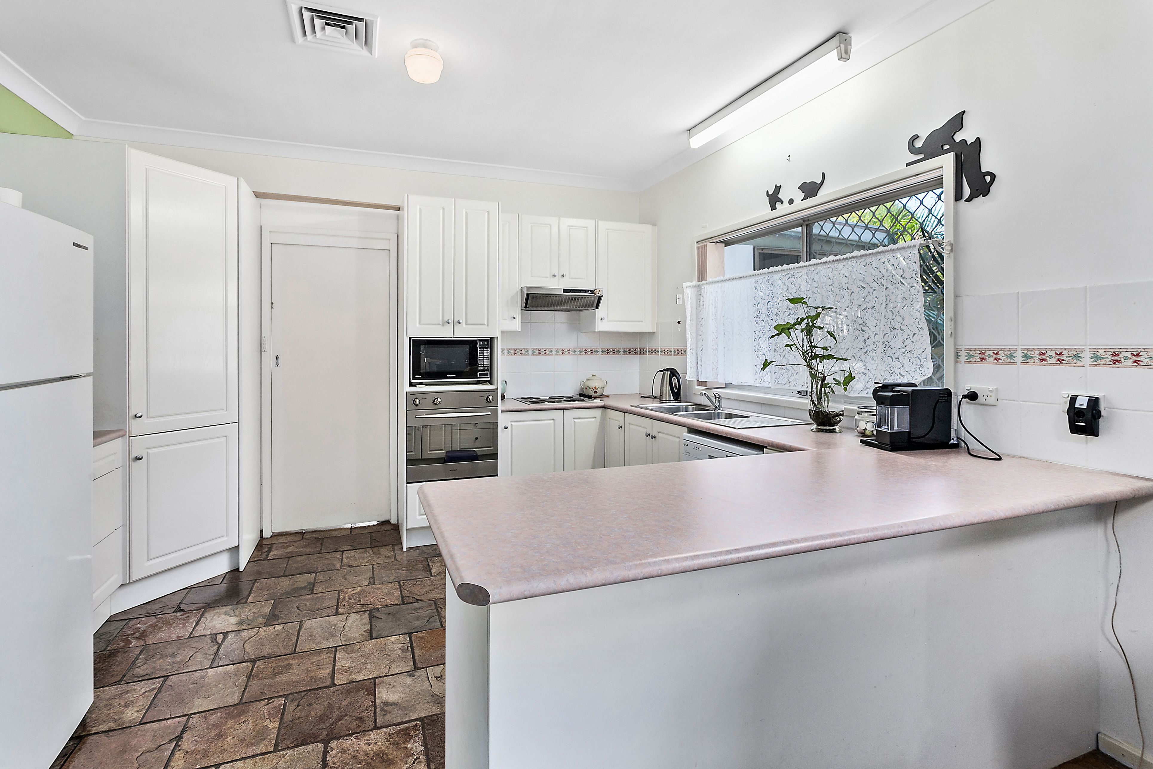 73 Kingston Street, Oak Flats, NSW 2529