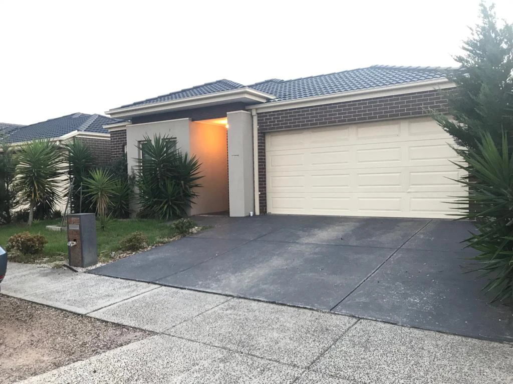 61 Tamborine Avenue, Point Cook, VIC 3030