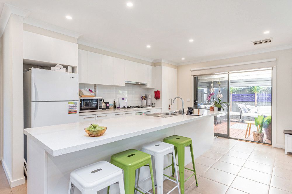 2/76 David Street North, Knoxfield, VIC 3180
