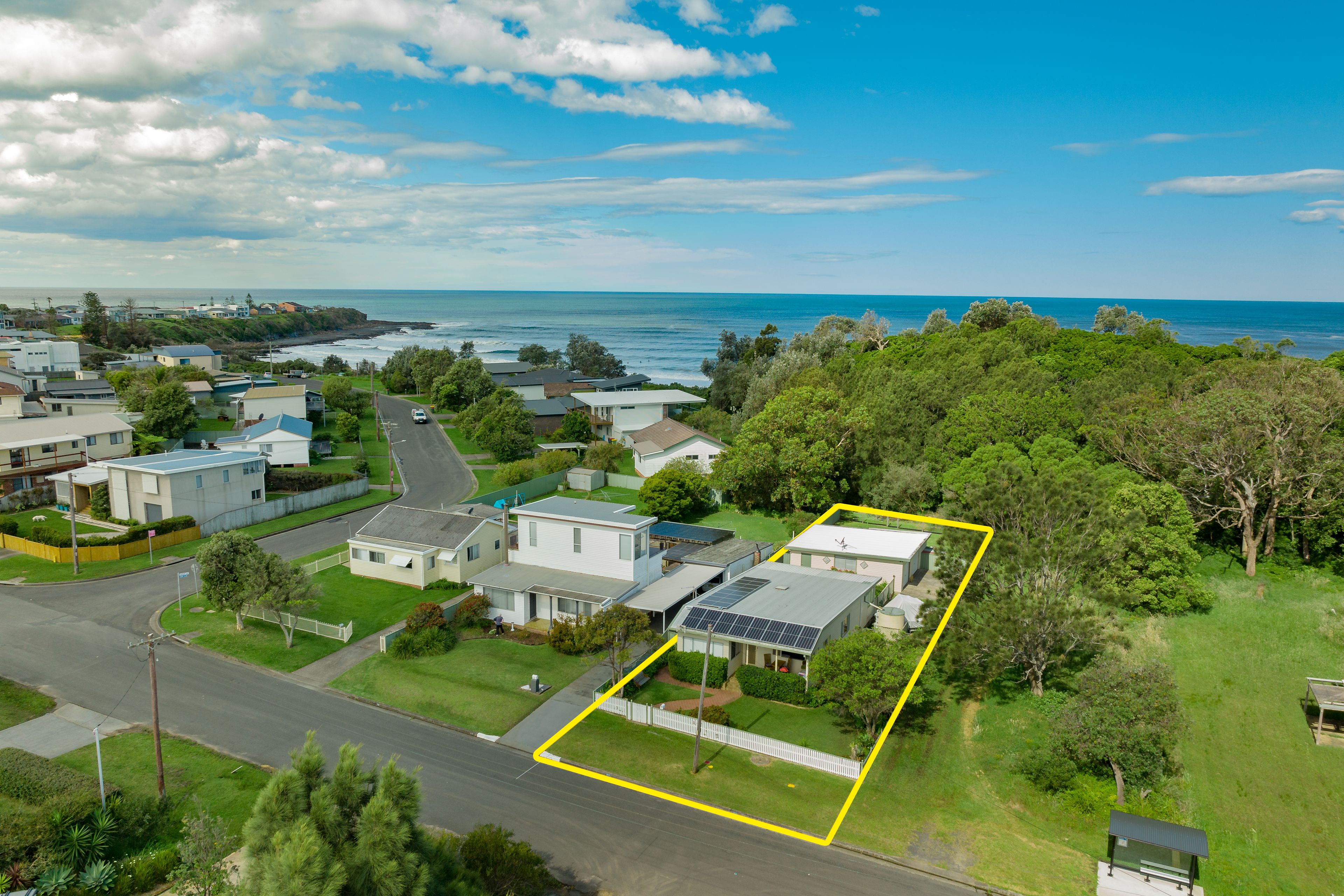 22 Eastbourne Avenue, Culburra Beach, NSW 2540 Sold Townhouse Ray