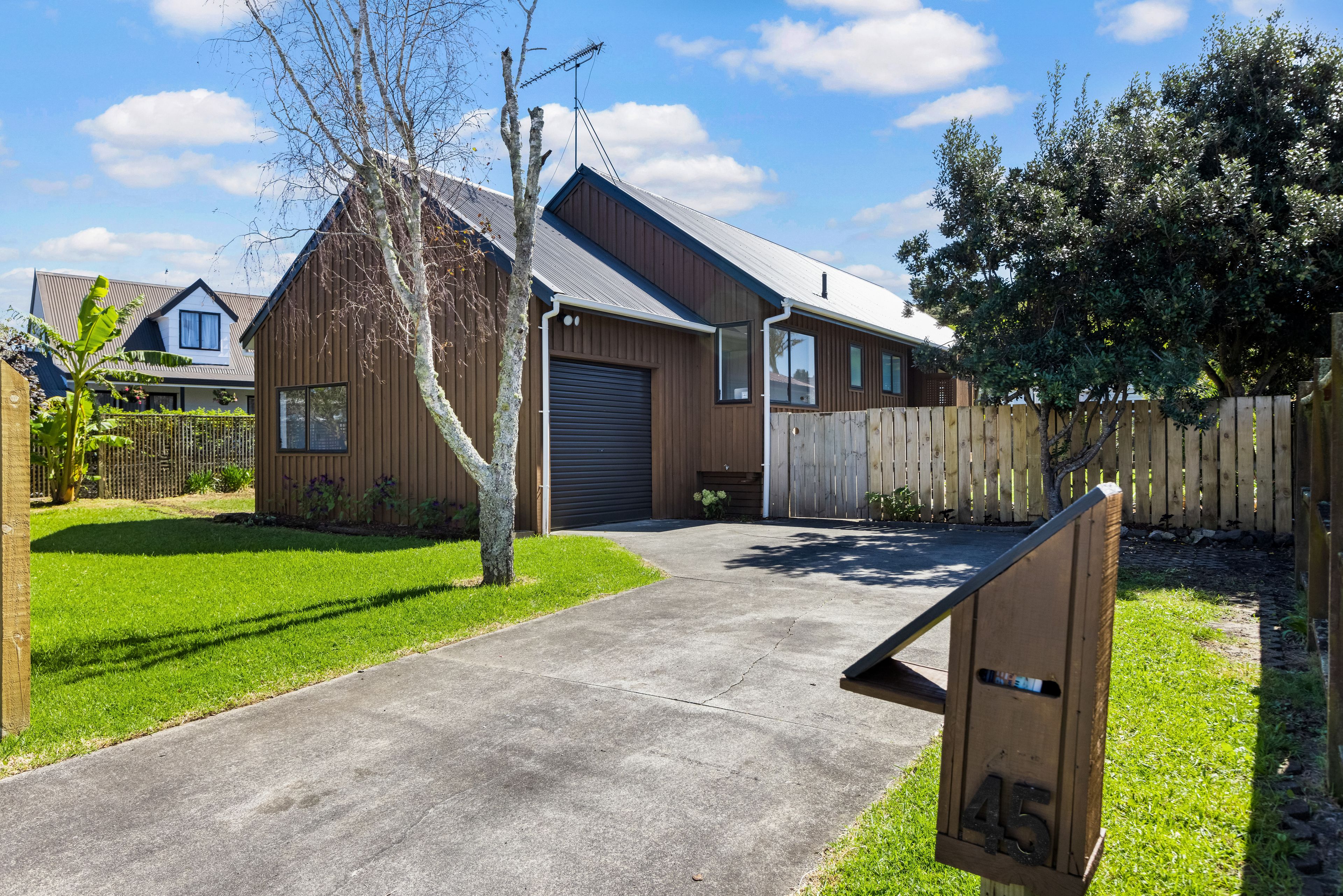 45 Darren Crescent, Half Moon Bay, Manukau City