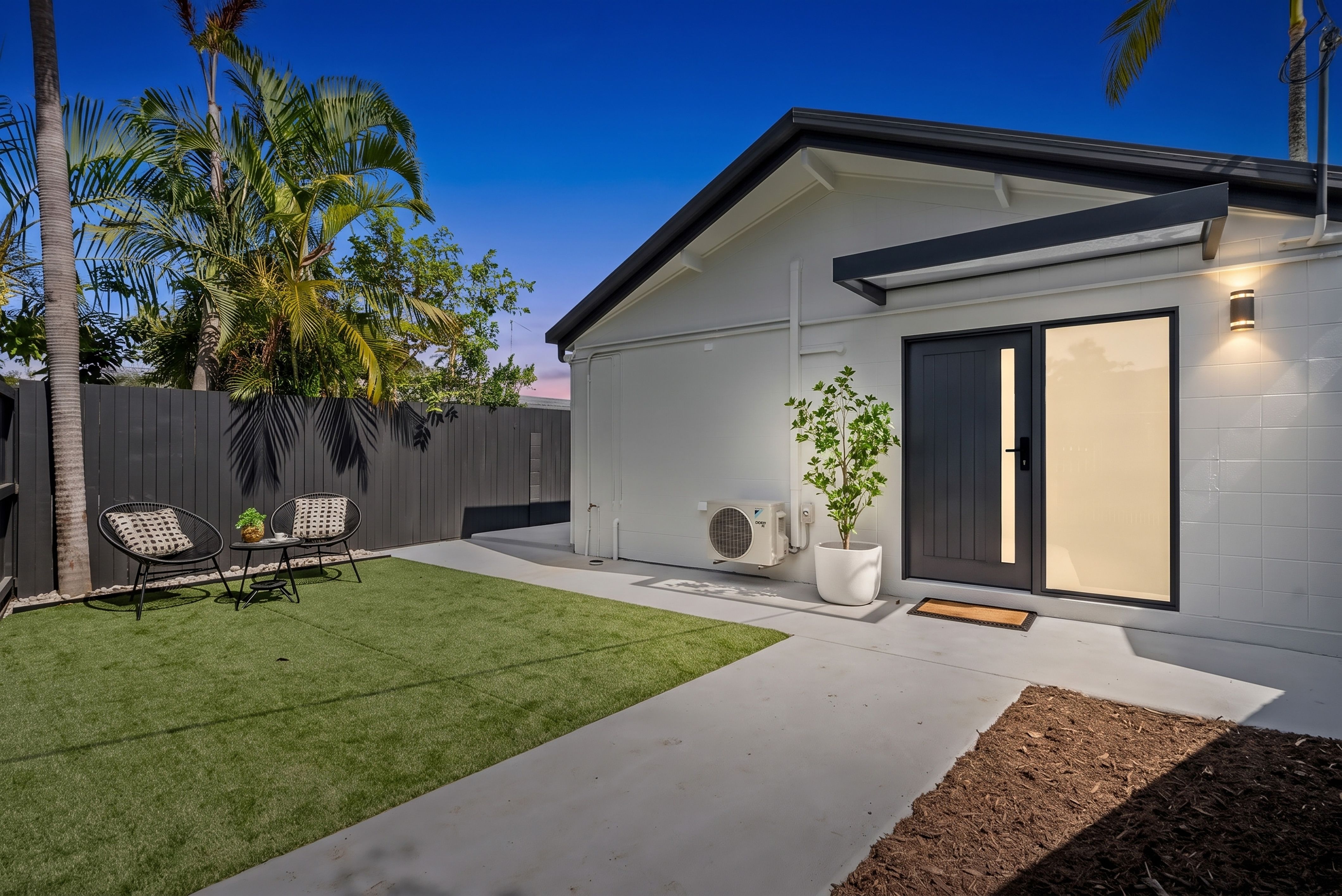 2/43 Jensen Street — photo from Ray White Cairns Beaches