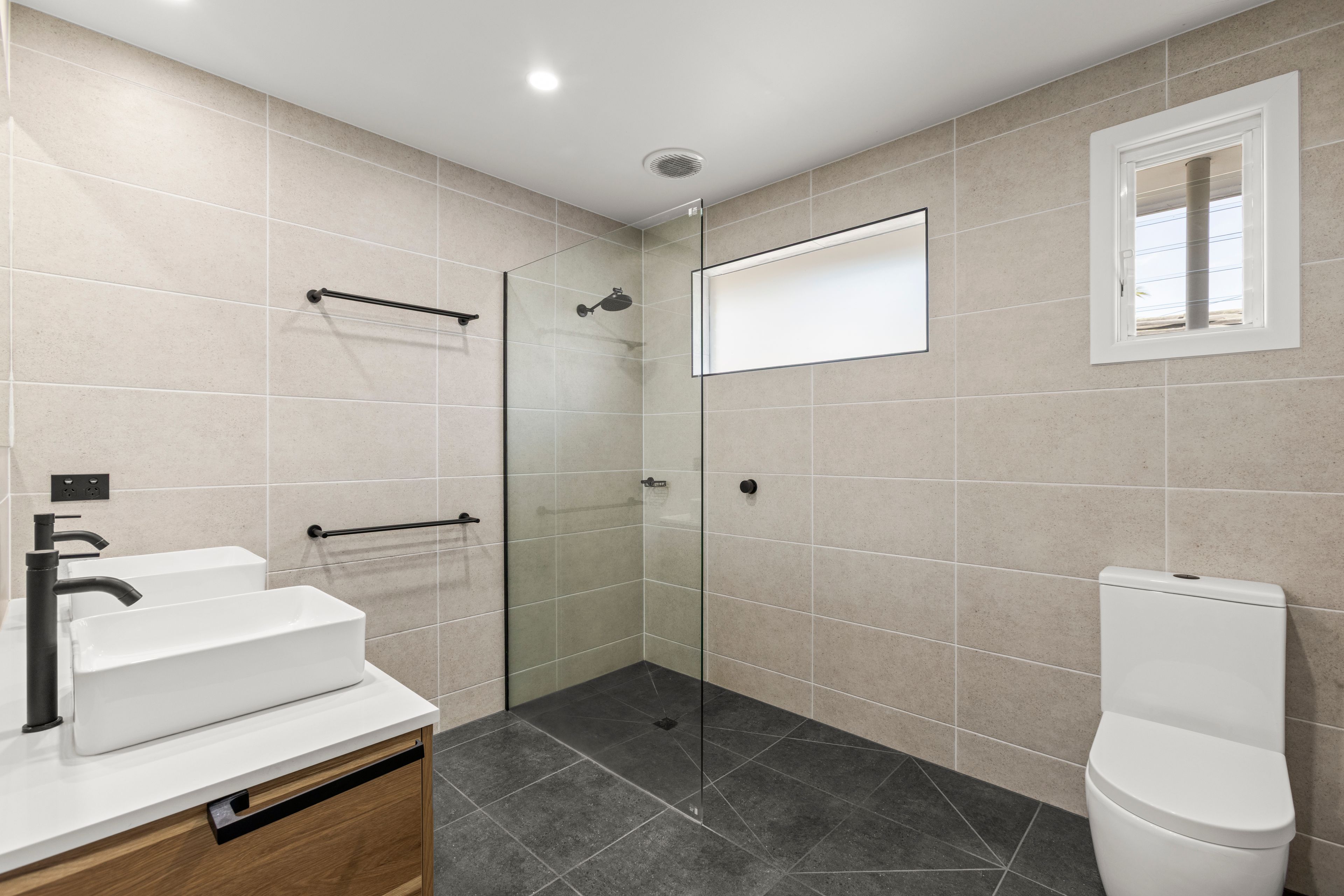 62 Peter Street — photo 11 of 17