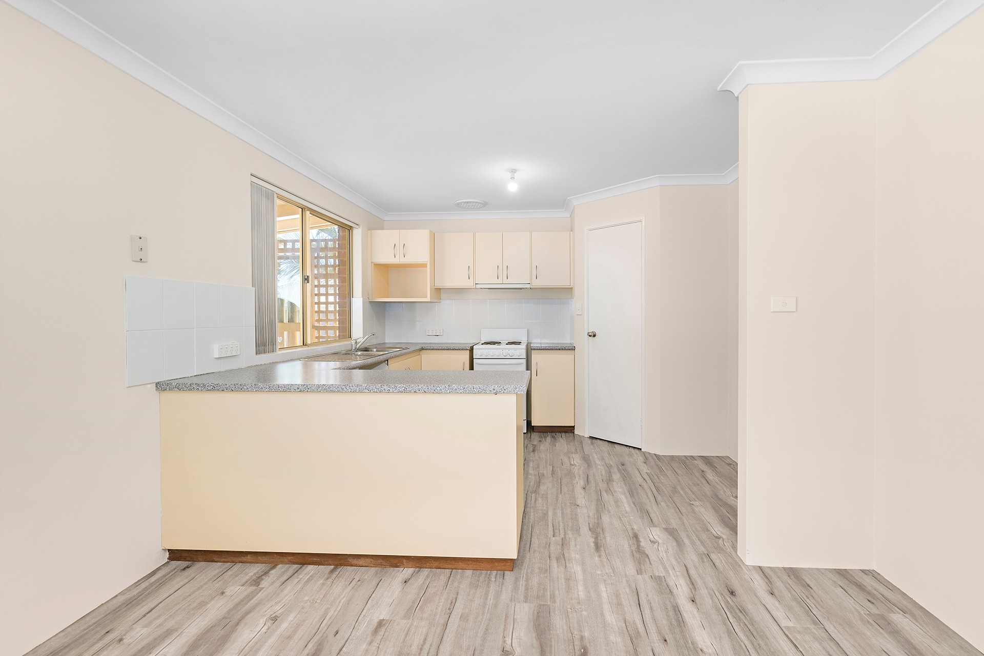 31 Eakins Crescent, Wandina, WA 6530