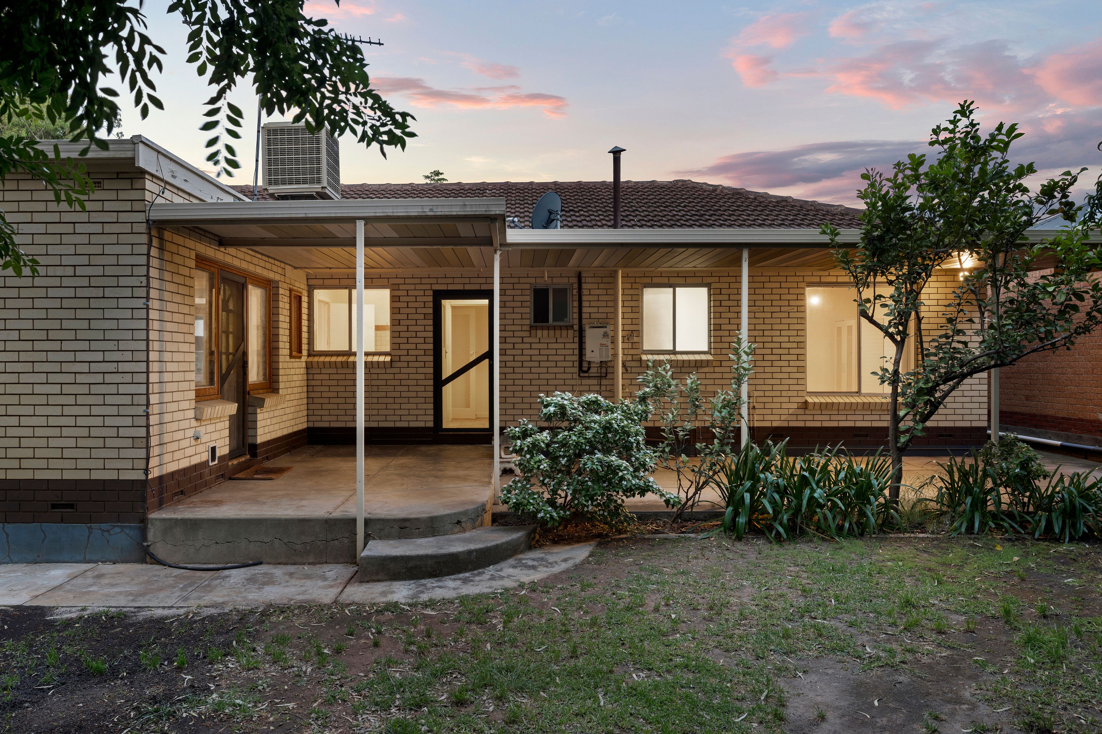8 Hamish Grove — photo 24 of 27