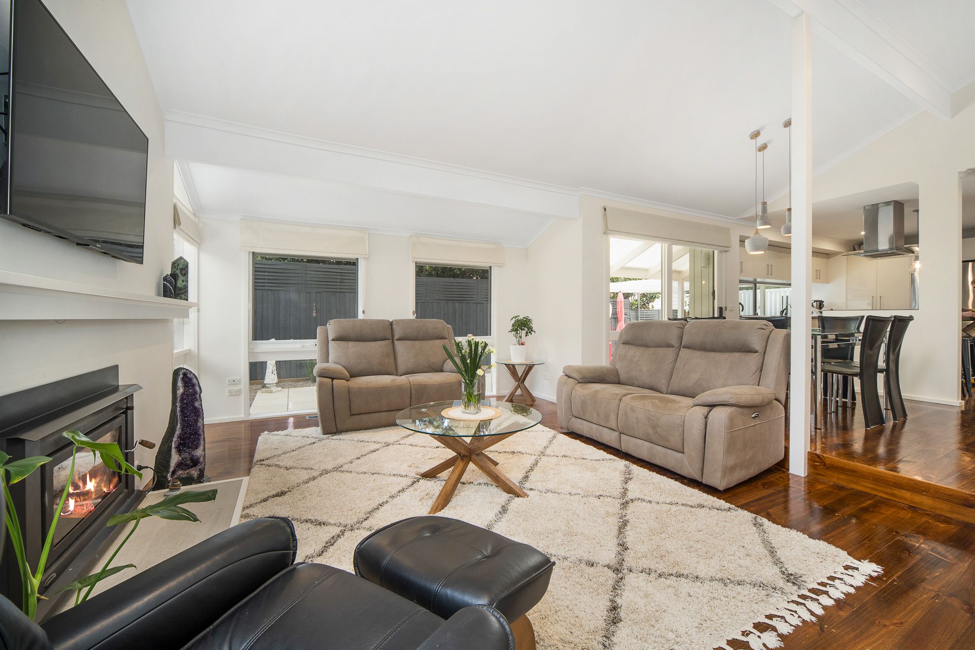 49 Eliza Drive — photo 3 of 18