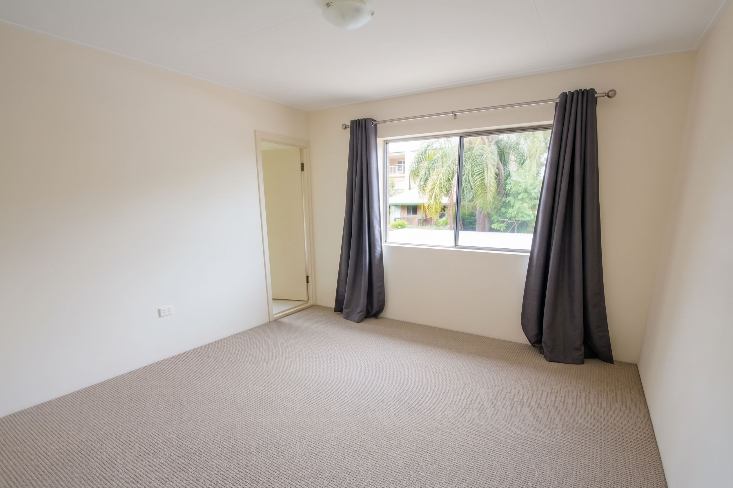 10/42 Swain Street, Holland Park West, QLD 4121