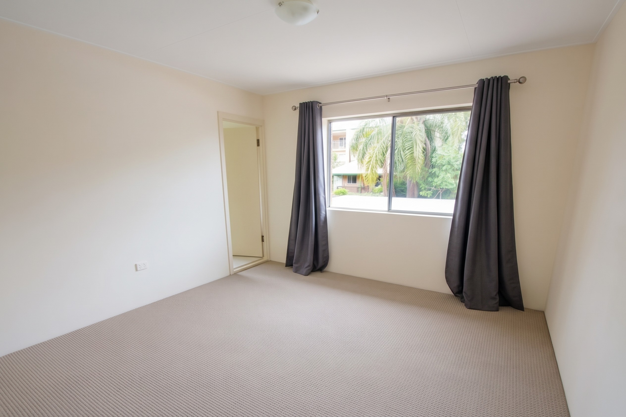 10/42 Swain Street, Holland Park West, QLD 4121