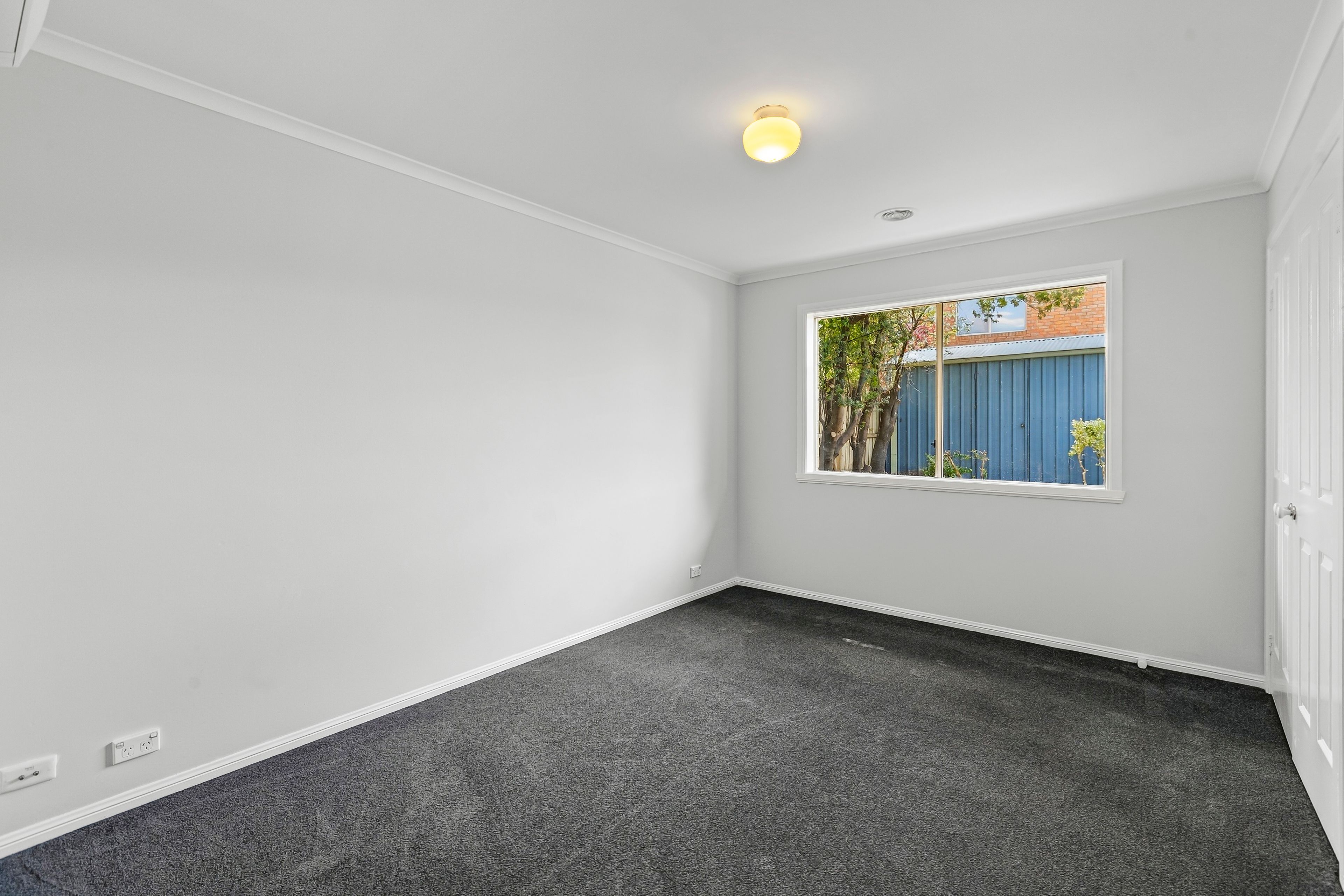 79 Mckenzie Crescent — photo 8 of 11