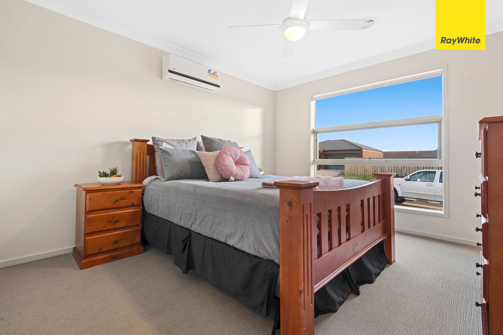 14 Hinkler Crescent, Brookfield, VIC 3338