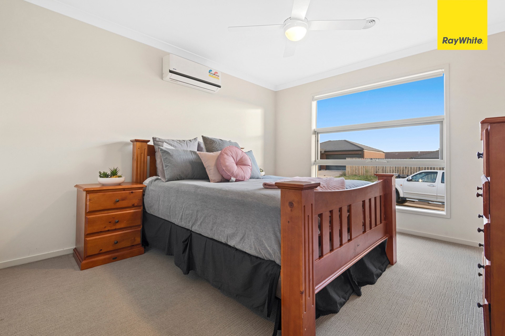 14 Hinkler Crescent, Brookfield, VIC 3338