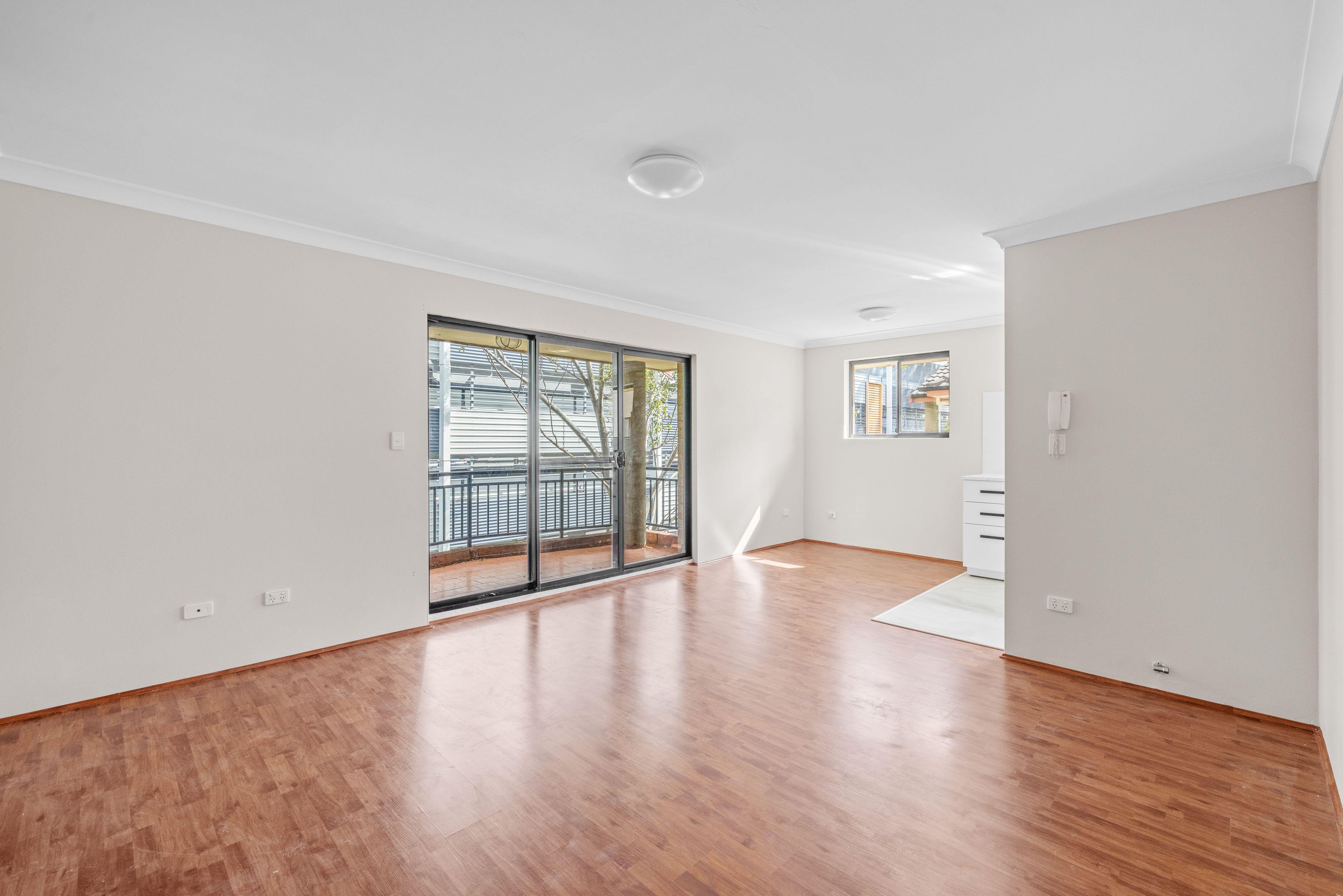 21/48-52 Neil Street — photo 3 of 12