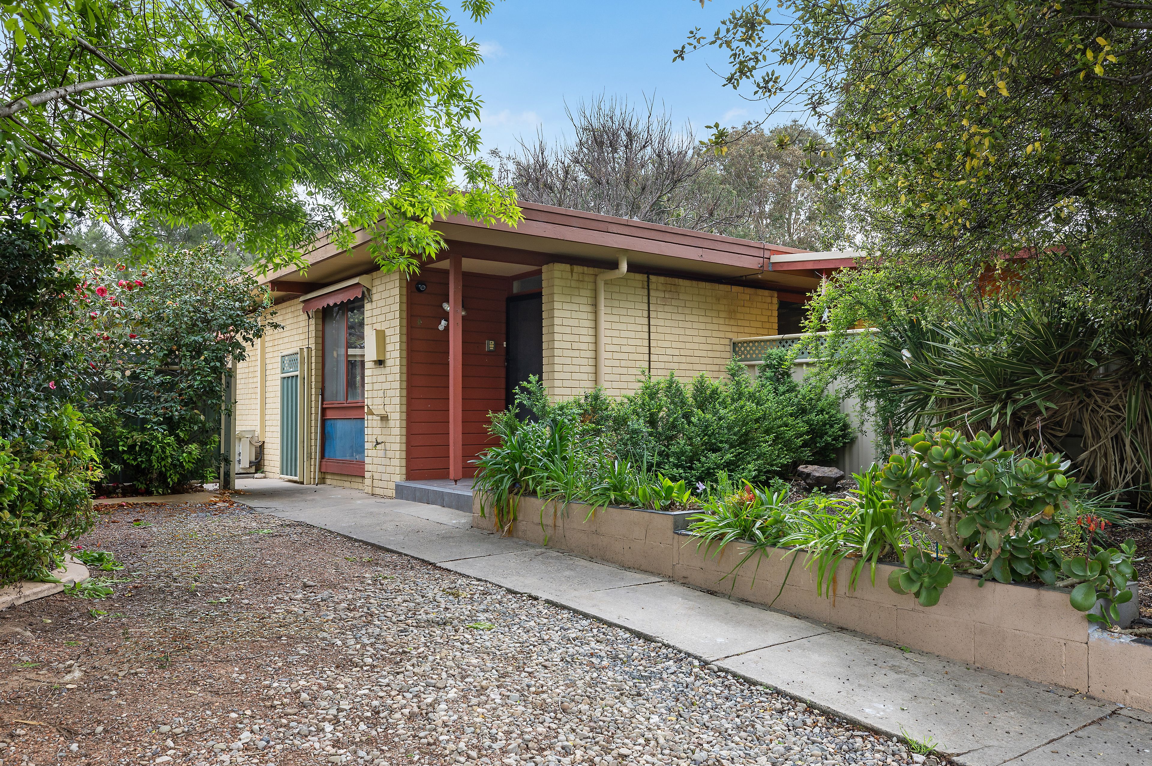 12 Derham Court, Wanniassa, ACT 2903