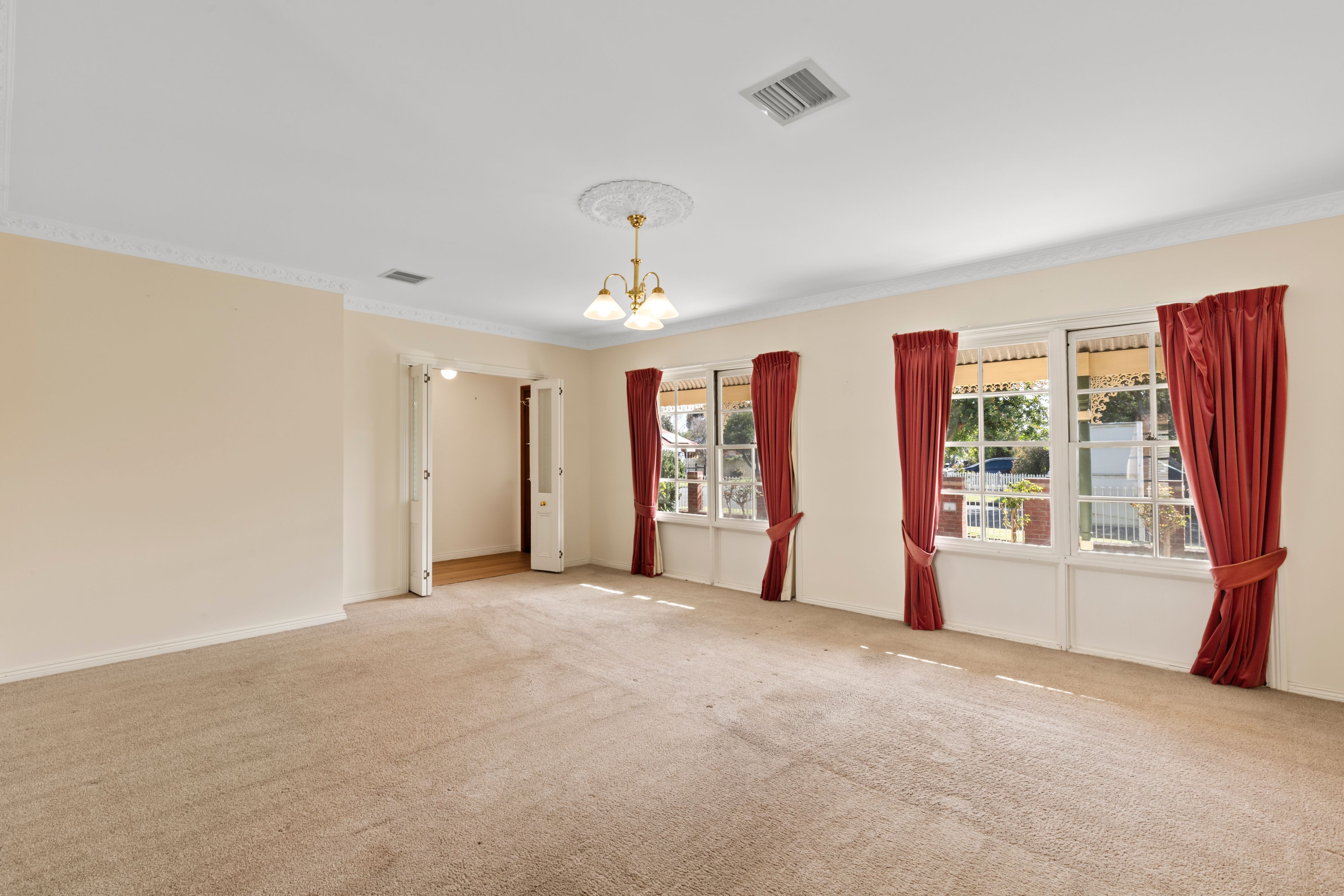 13 Ainslie Avenue — photo 7 of 15