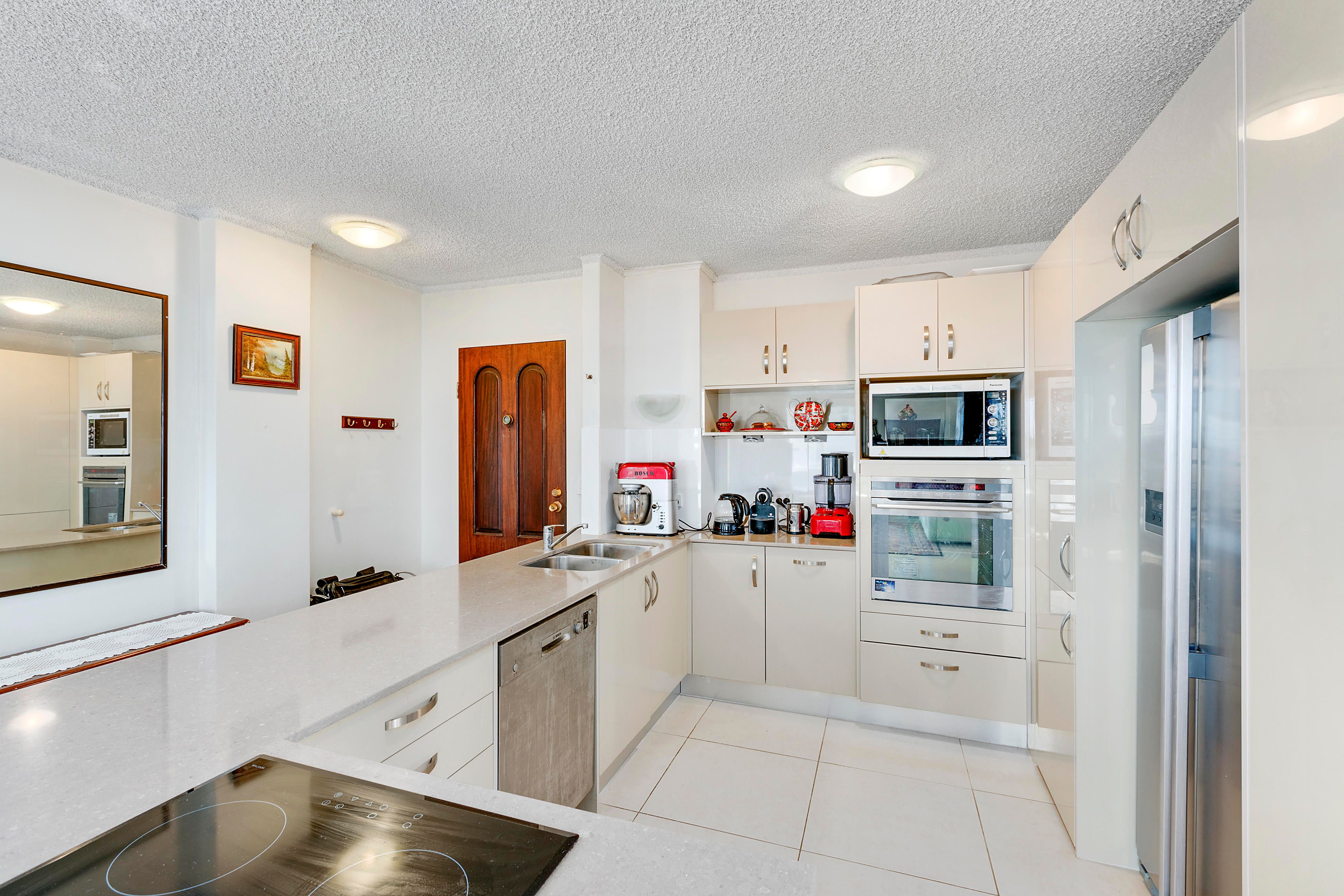 19/72 'Hammond Towers', Marine Parade, Southport, QLD 4215